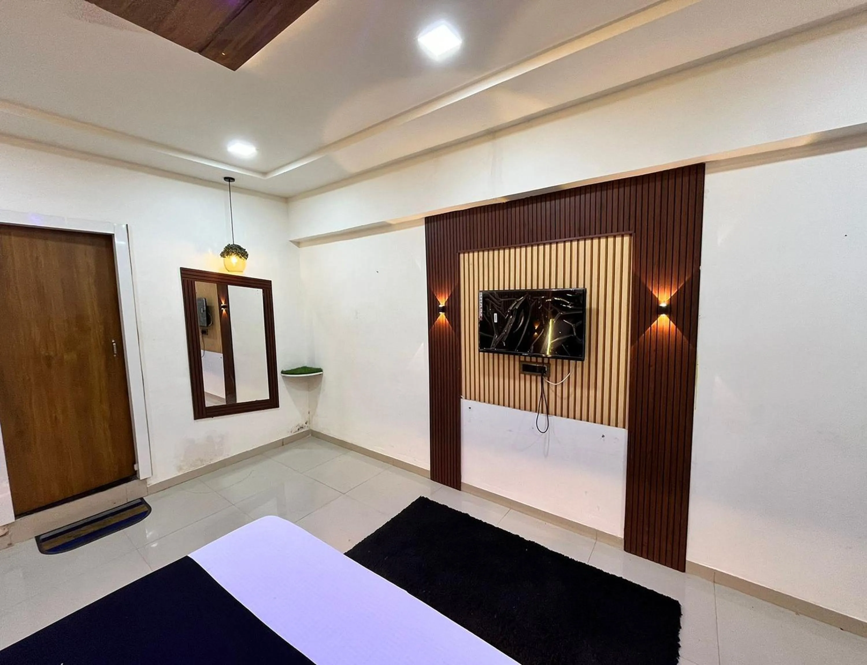 Bed in Hotel The Grand Near Maninagar Railway Station Ahmedabad