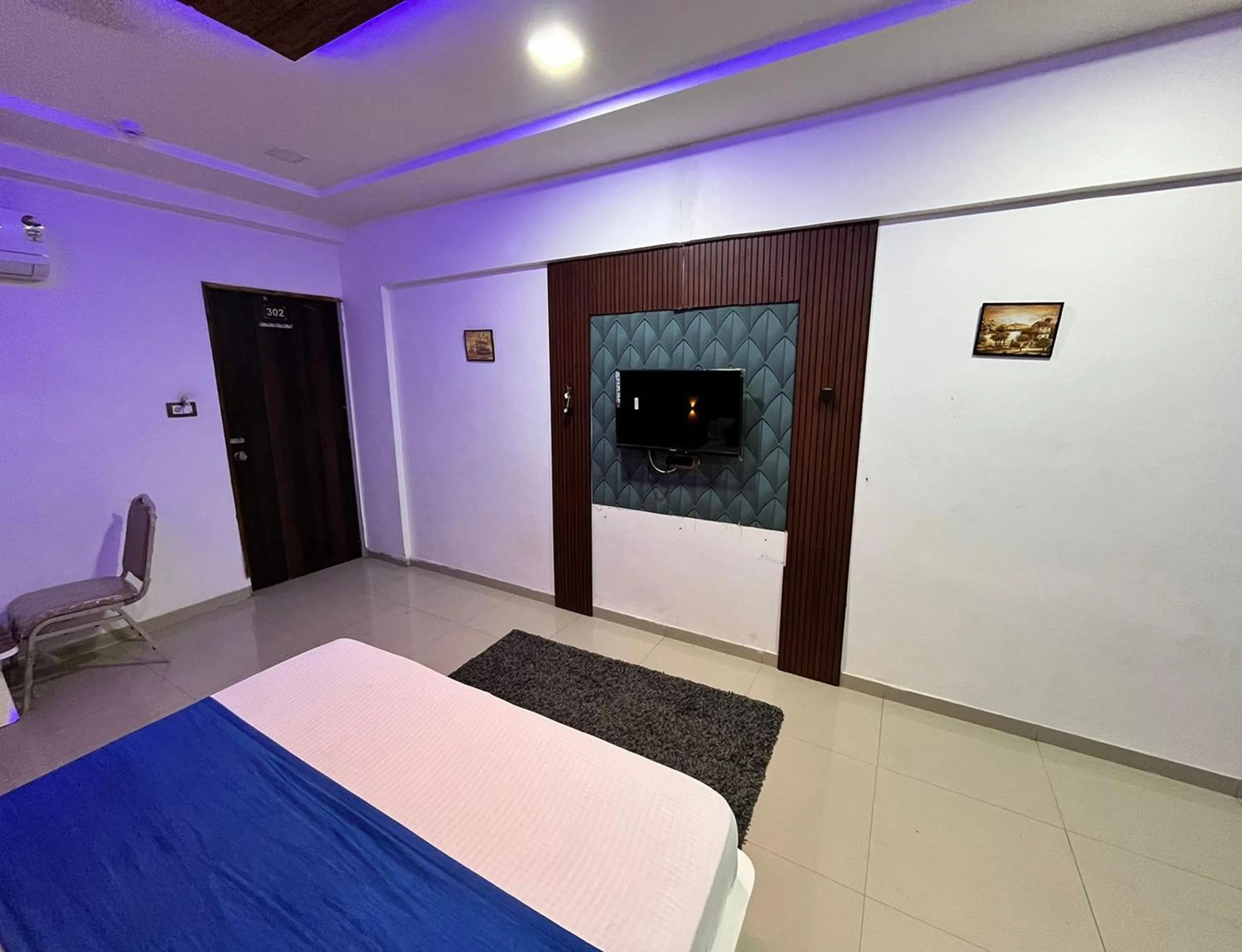 Bed in Hotel The Grand Near Maninagar Railway Station Ahmedabad