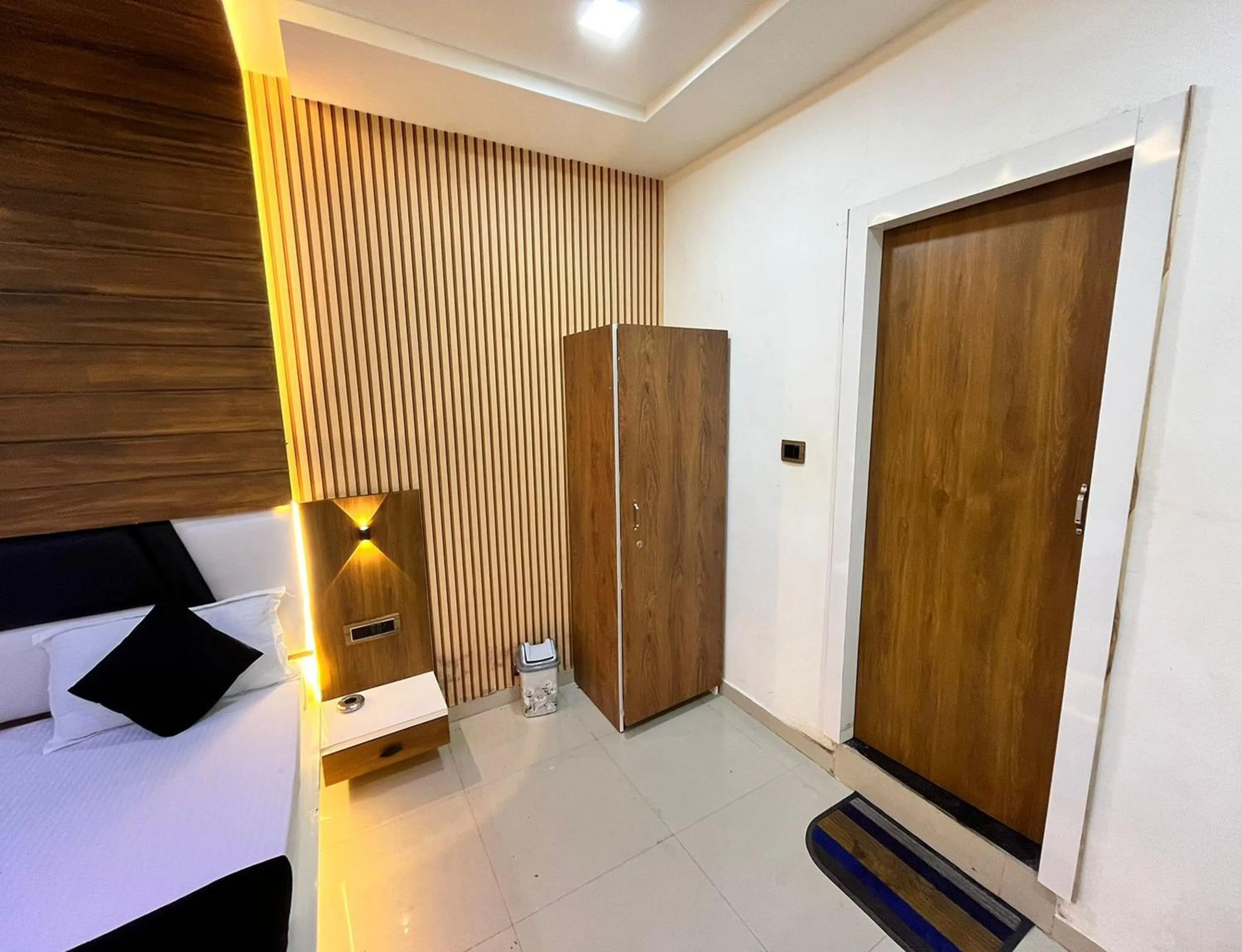 Bed in Hotel The Grand Near Maninagar Railway Station Ahmedabad