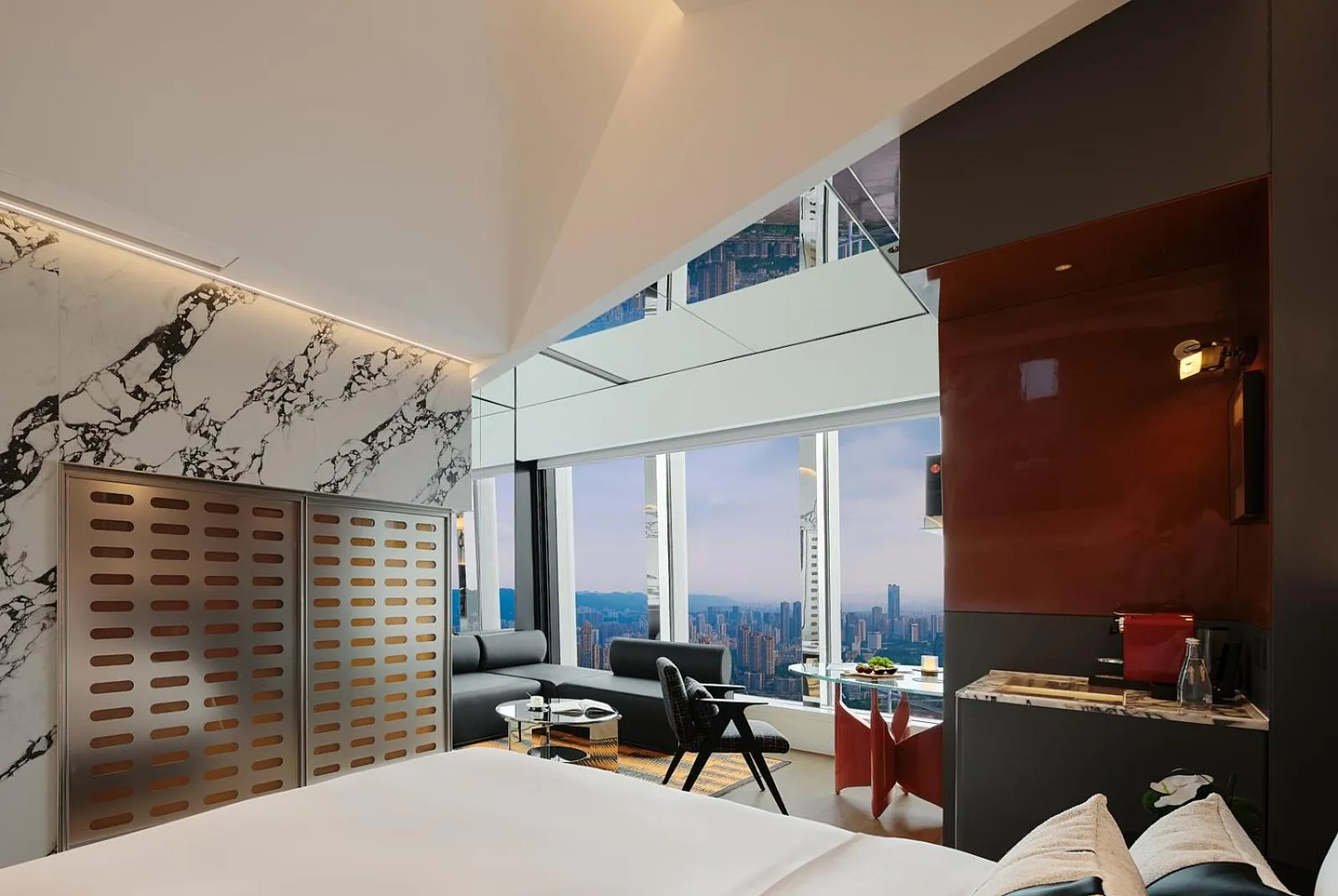 Photo of the whole room, Bed in ISEYA Panoramic Hotel Chongqing Jiefangbei Flagship