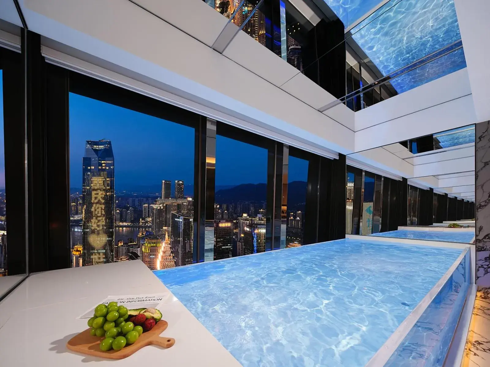 Dawn Tower-River View King Room - Oversize bathtub in ISEYA Panoramic Hotel Chongqing Jiefangbei Flagship Dawn Tower-River View King Room - Oversize bathtub in ISEYA Panoramic Hotel Chongqing Jiefangbei Flagship