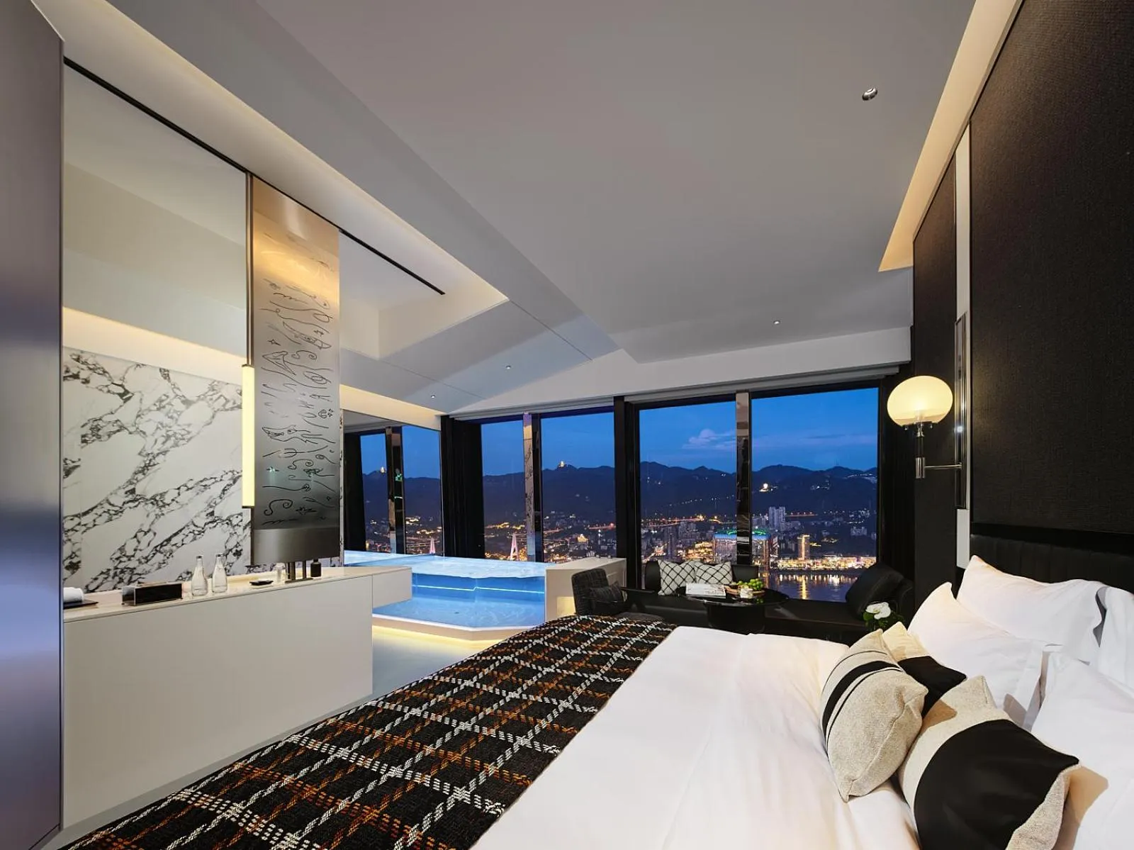 Photo of the whole room, Bed in ISEYA Panoramic Hotel Chongqing Jiefangbei Flagship
