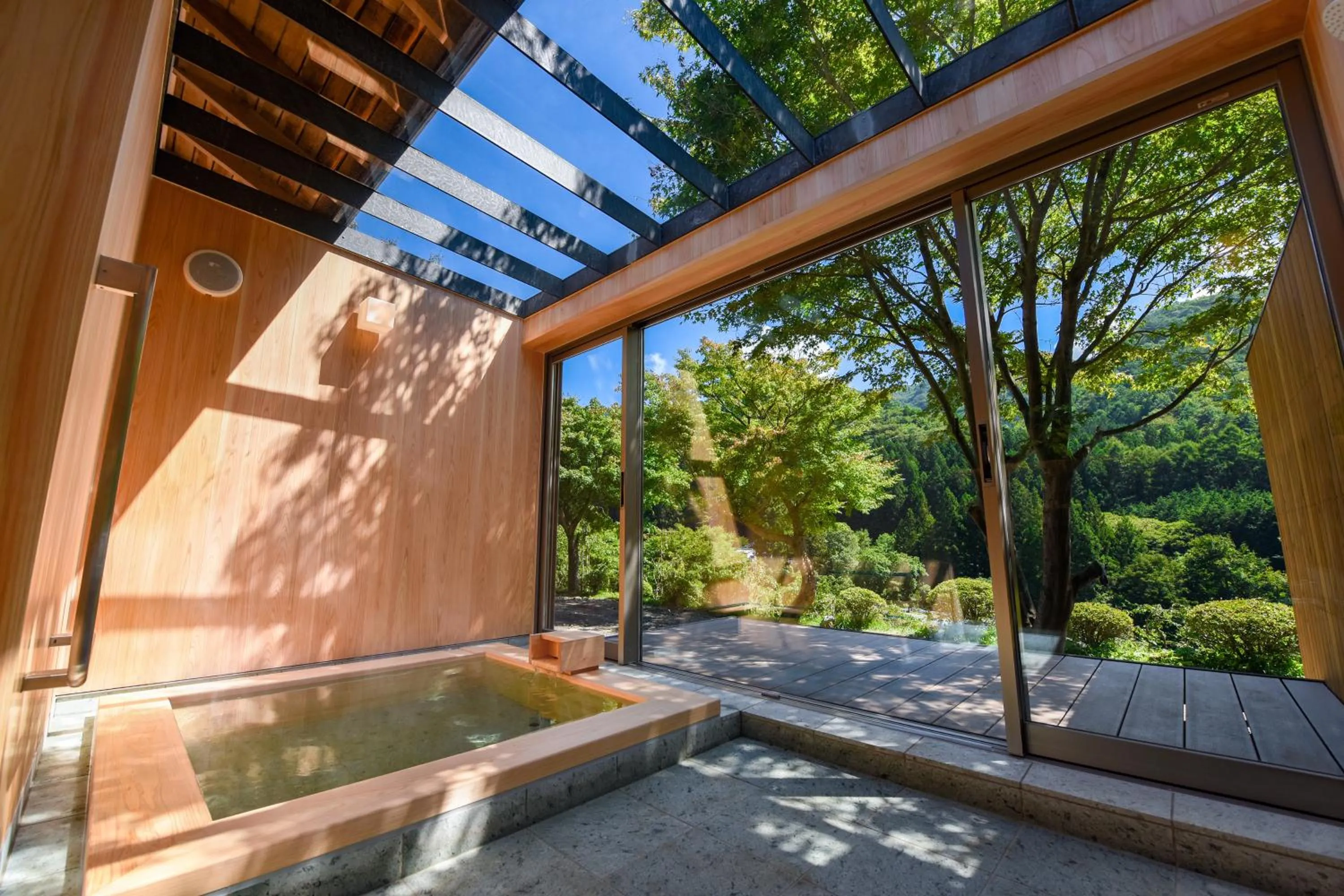 Hot Spring Bath in Kinshuusanso