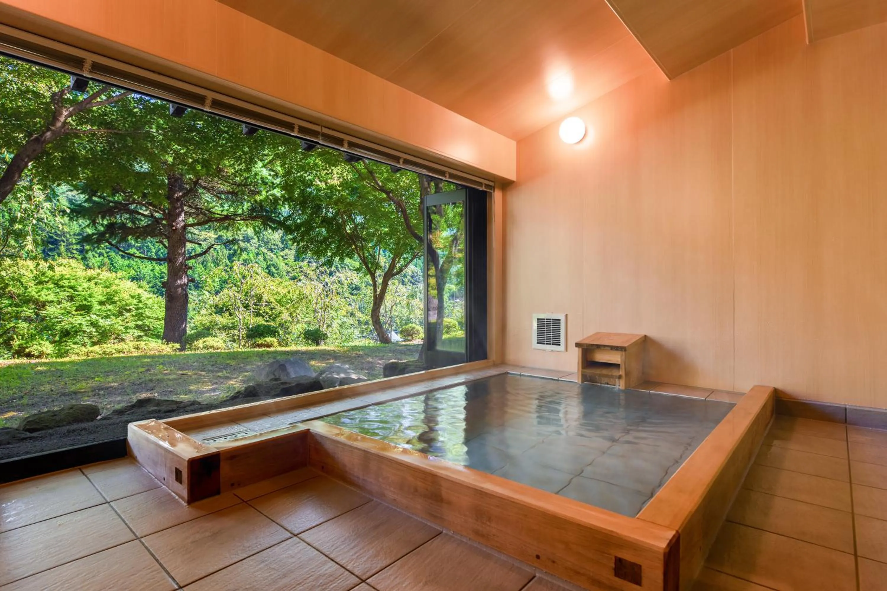 Hot Spring Bath in Kinshuusanso