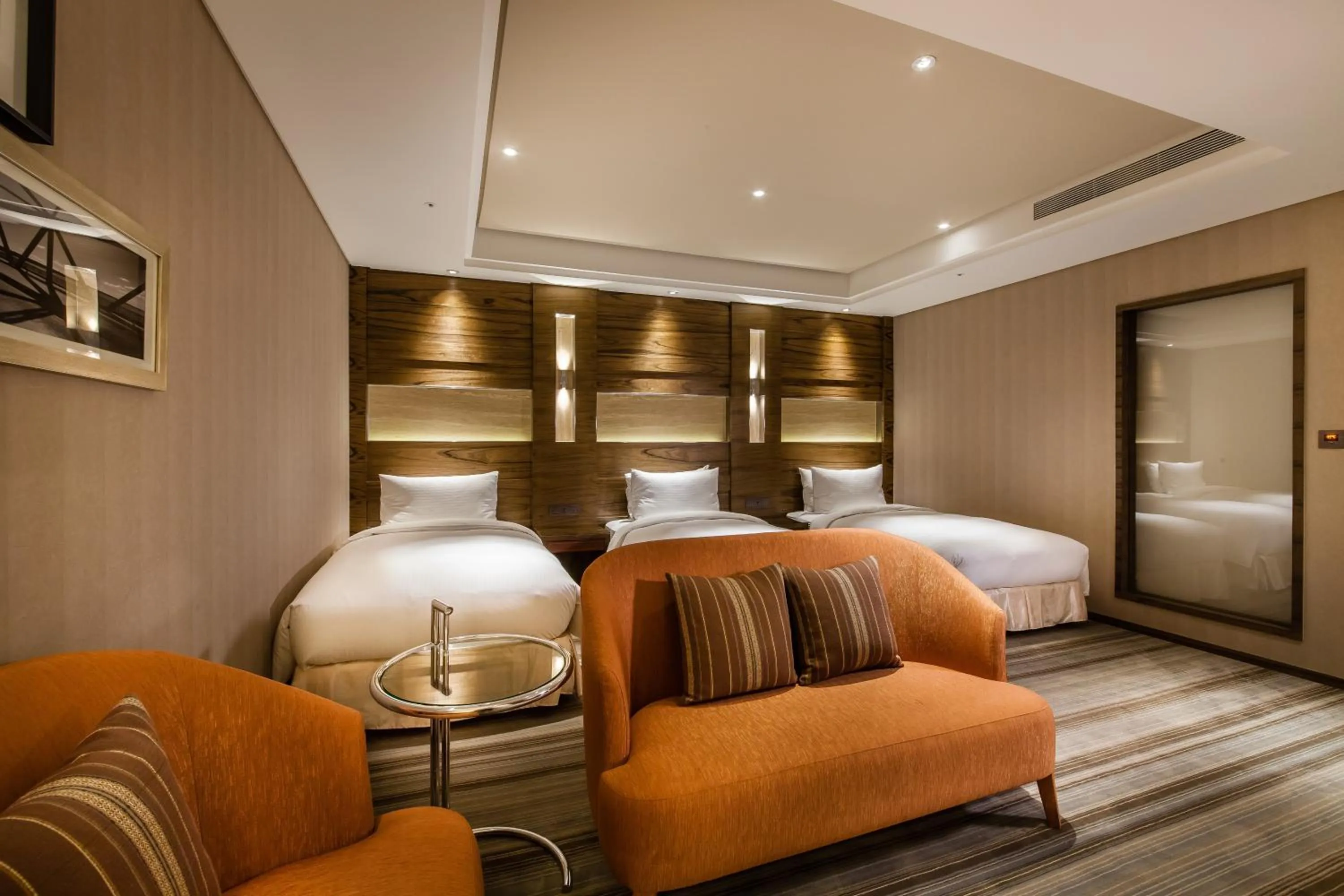 bunk bed, Bed in Green World Taipei Station