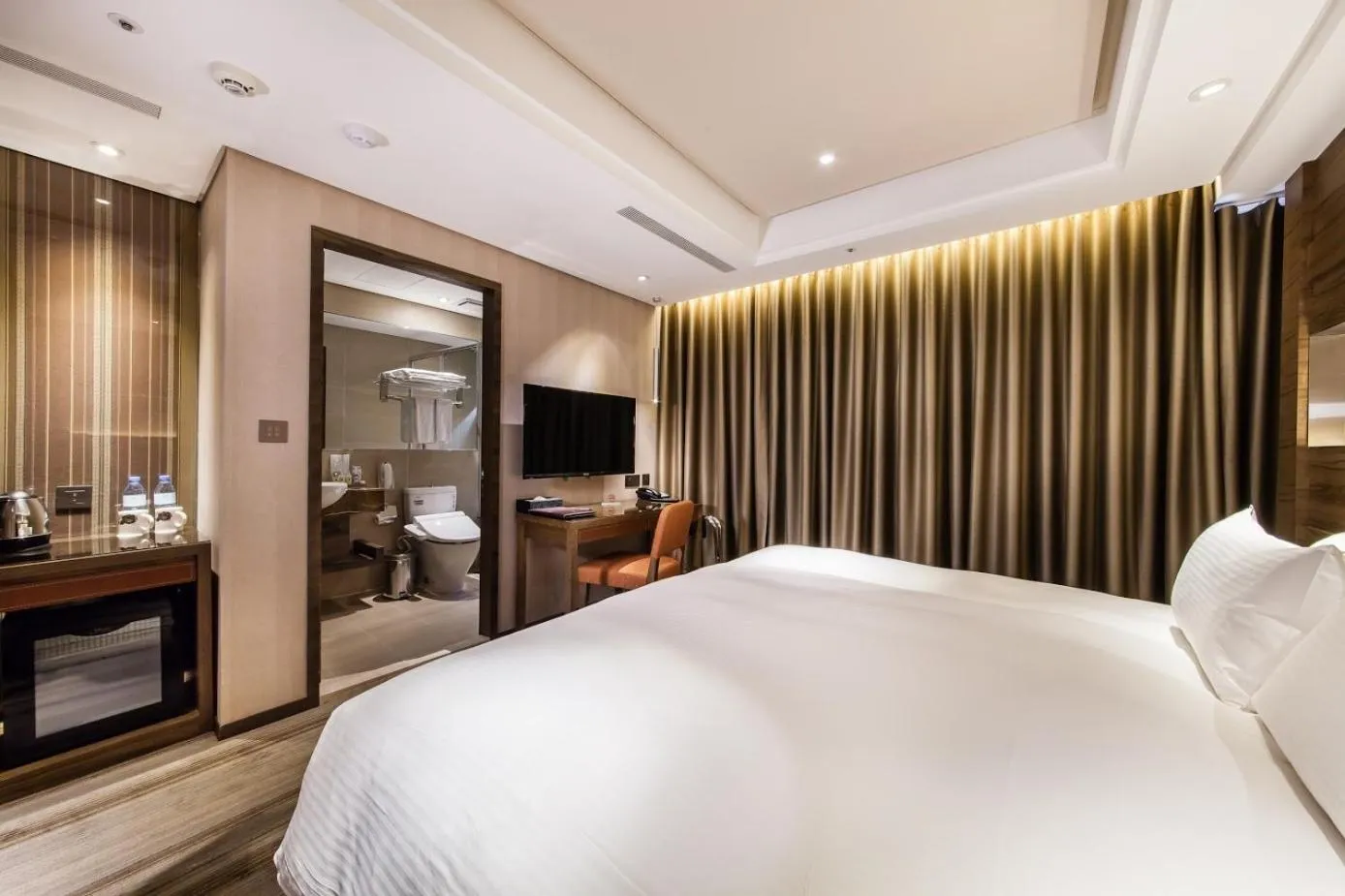 Photo of the whole room, Bed in Green World Taipei Station