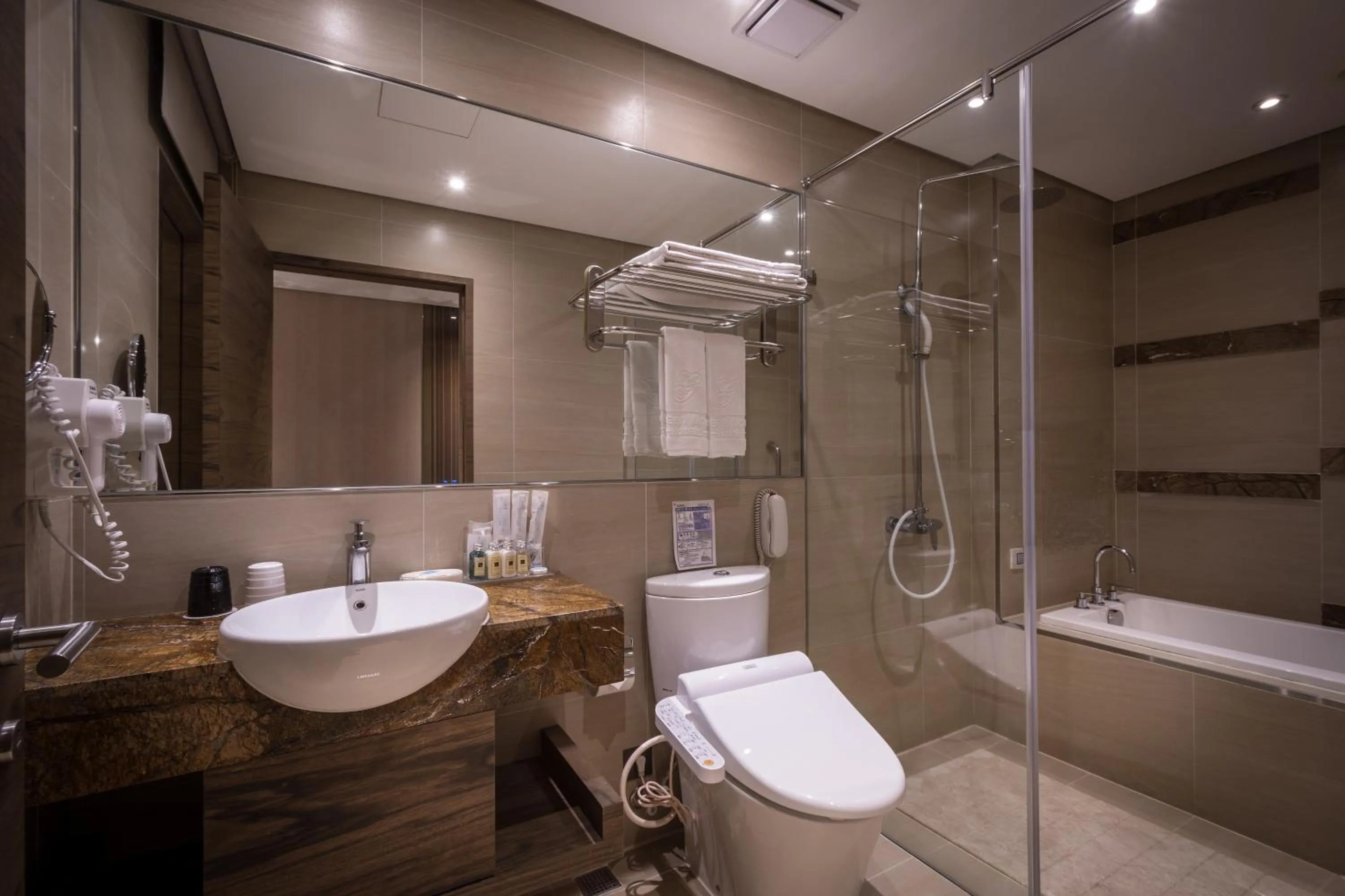 Bathroom in Green World Taipei Station