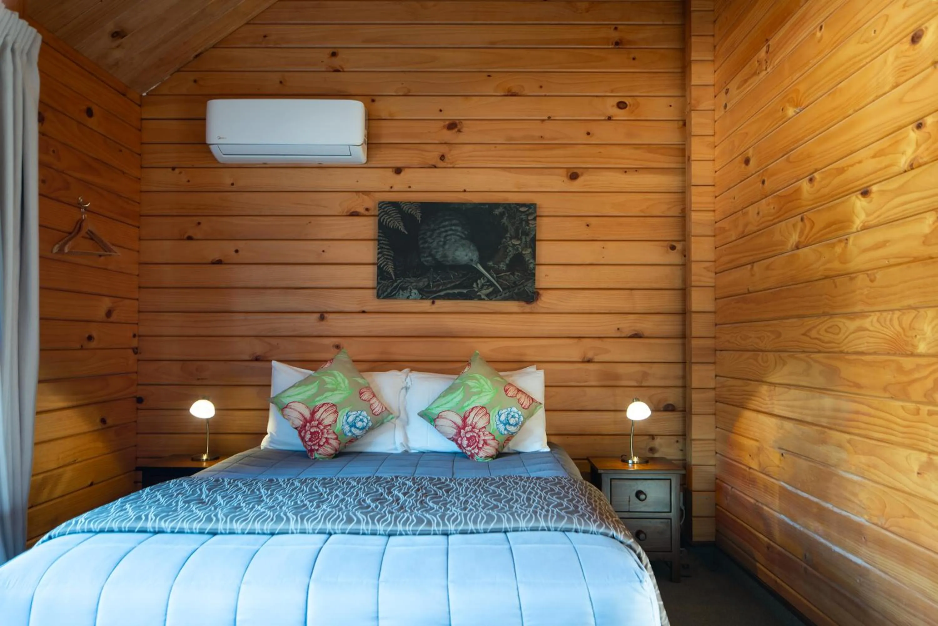 Bedroom, Bed in Fox Glacier Lodge