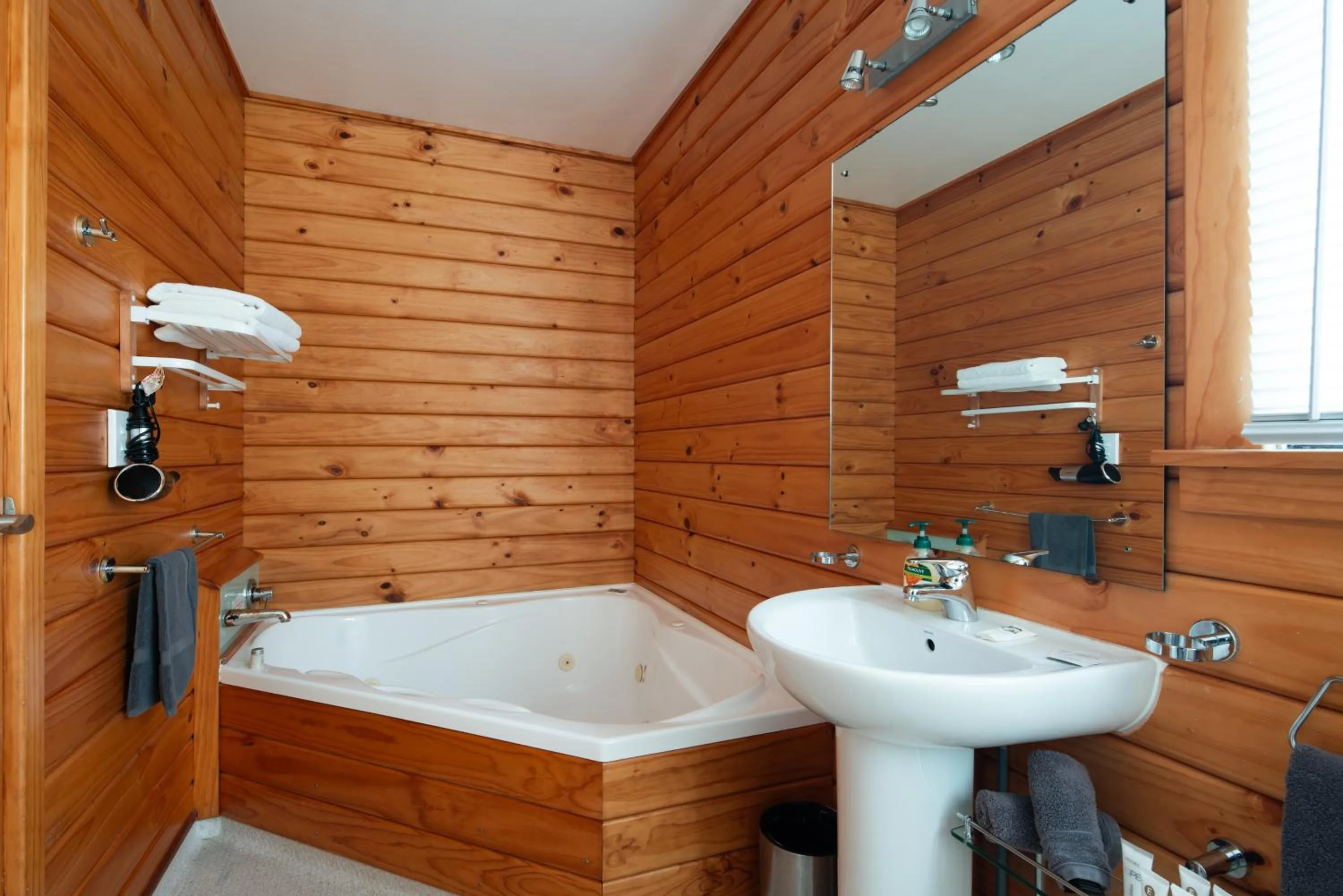 Bath in Fox Glacier Lodge