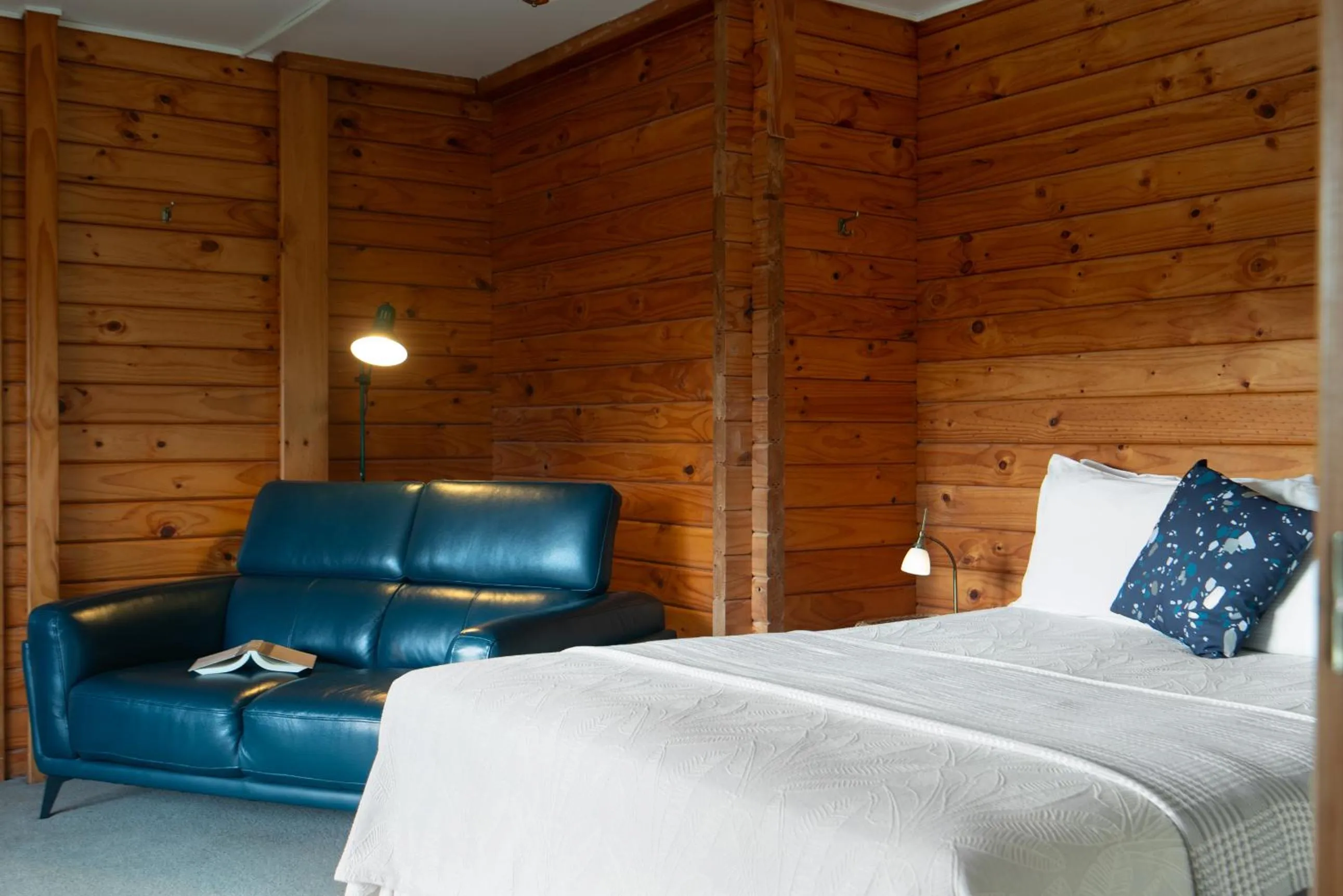 Bedroom, Bed in Fox Glacier Lodge