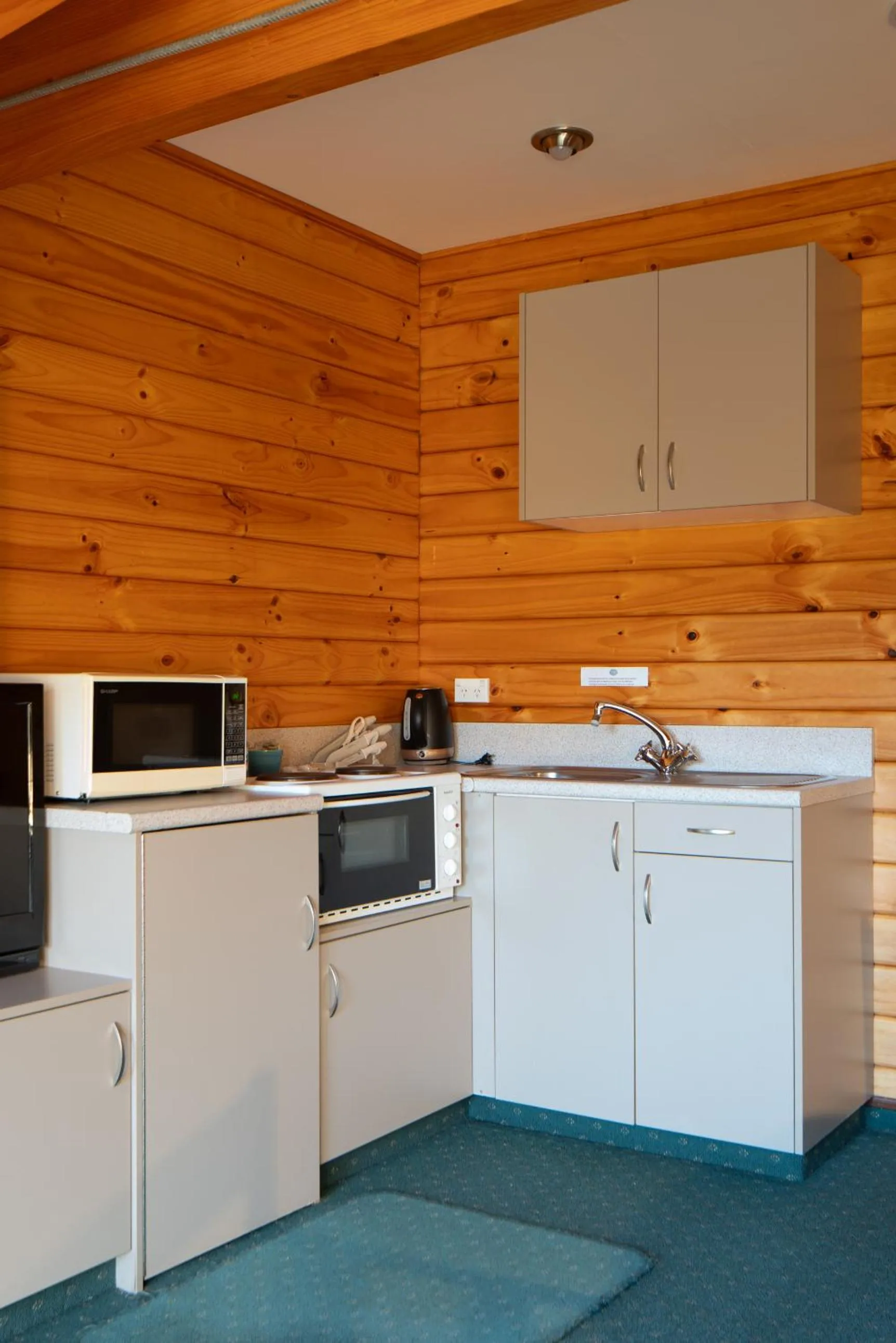 Kitchen or kitchenette in Fox Glacier Lodge