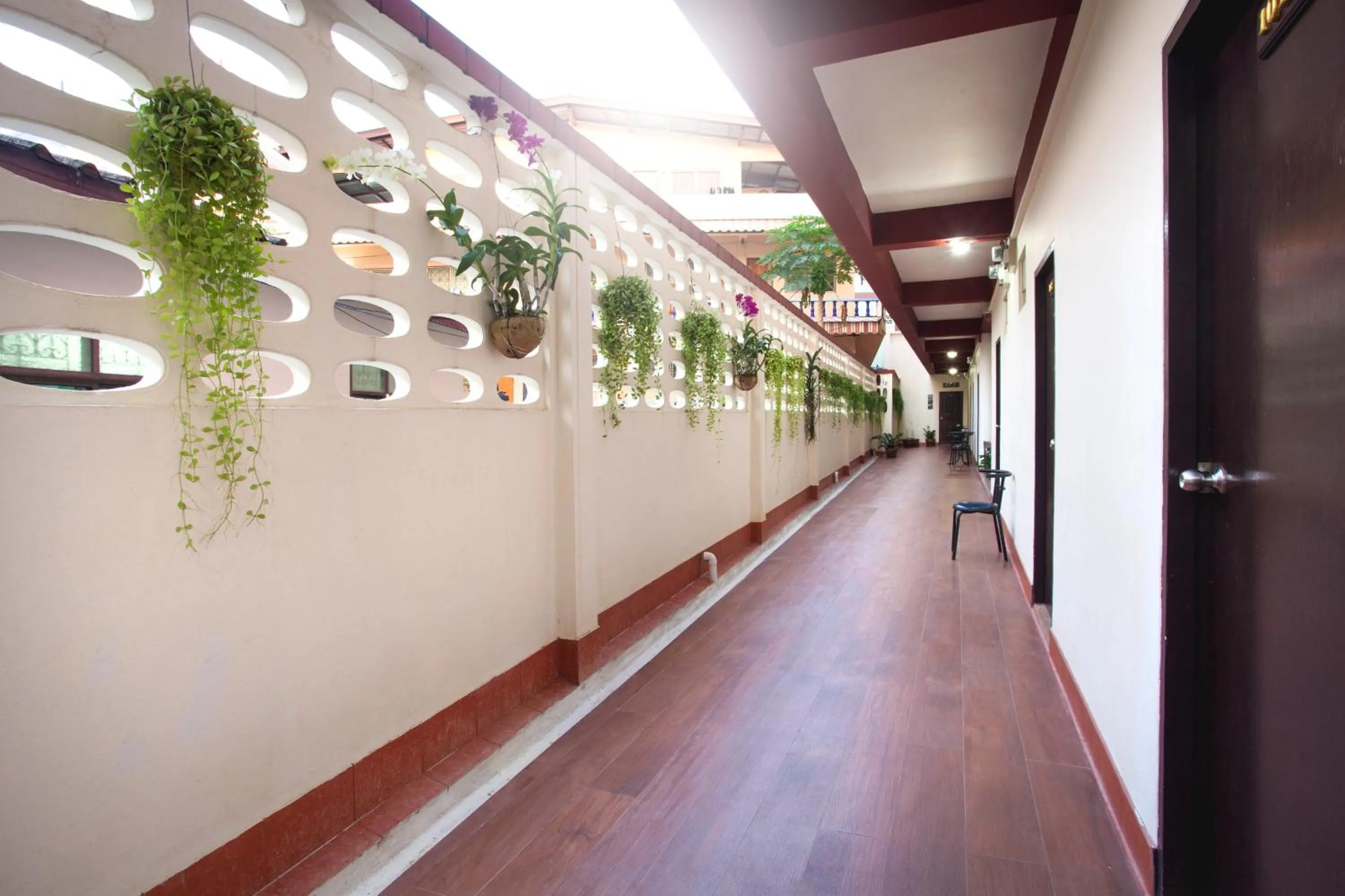 Facade/entrance in Paripas Express Patong