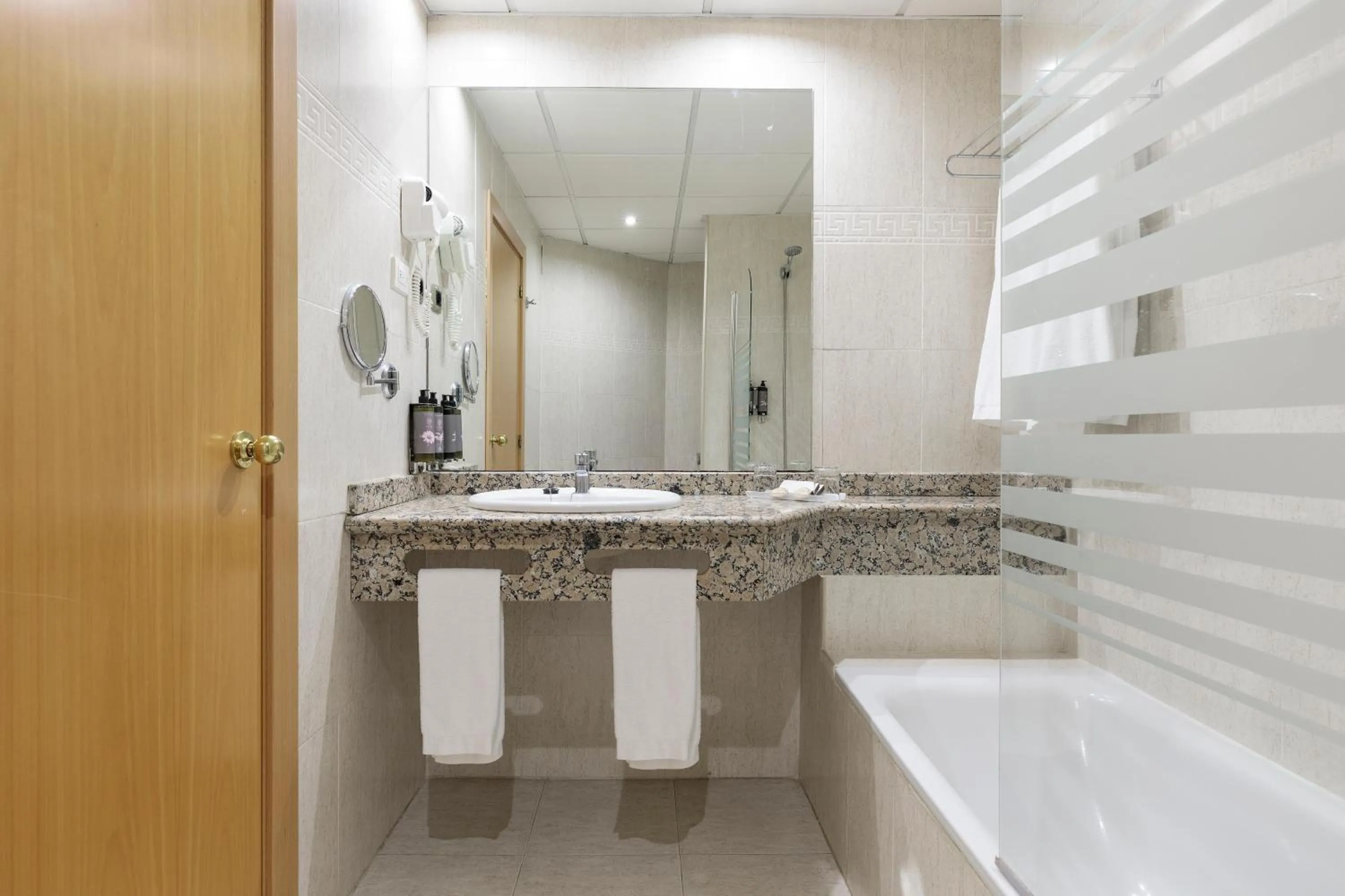 Bathroom in Hotel Best Benalmadena