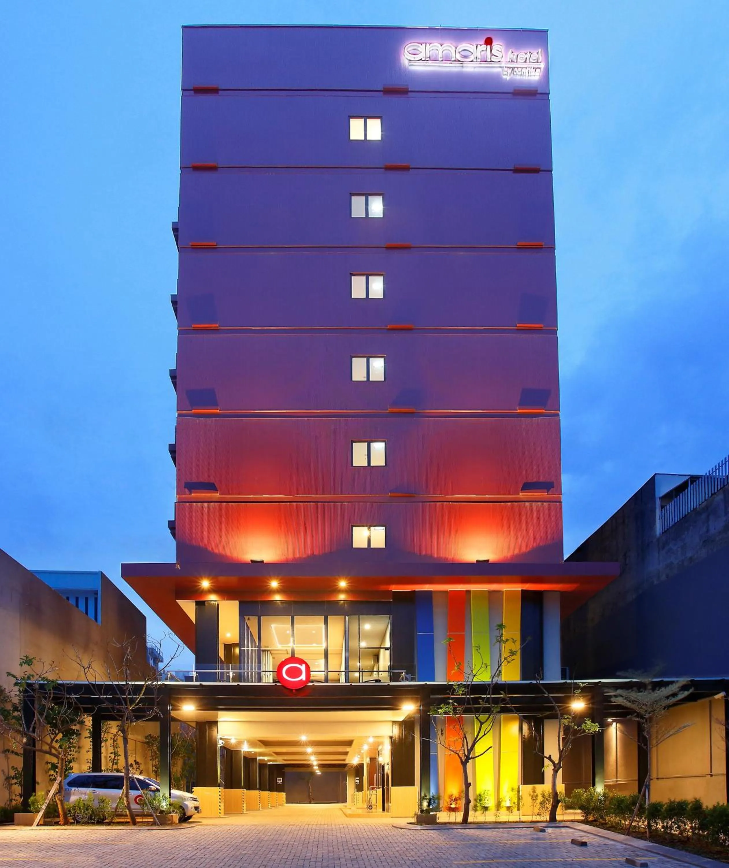 Facade/entrance in Amaris Hotel Pasar Baru