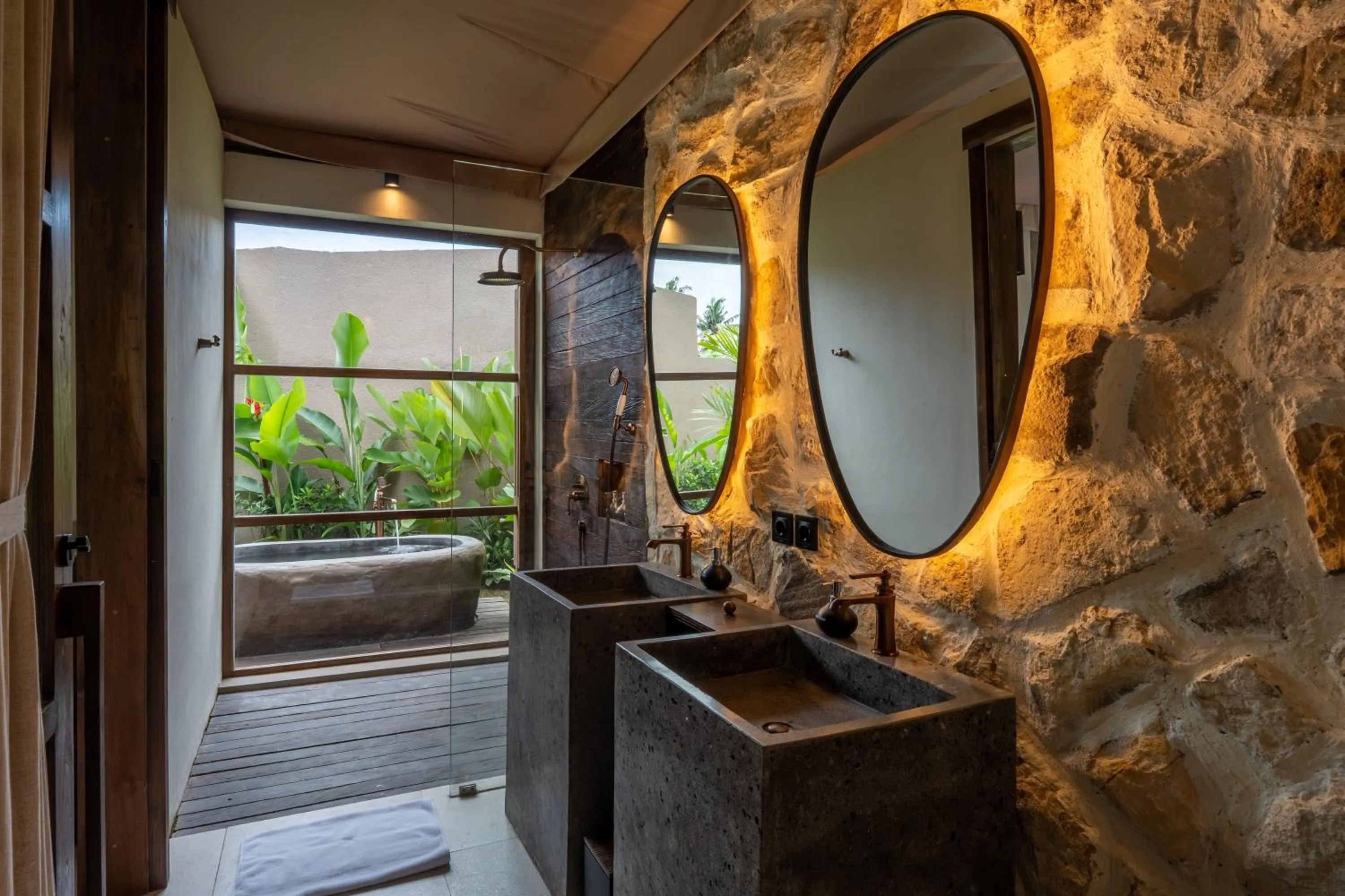 Hot Tub in Ubud Mas Glamping Luxury Tent