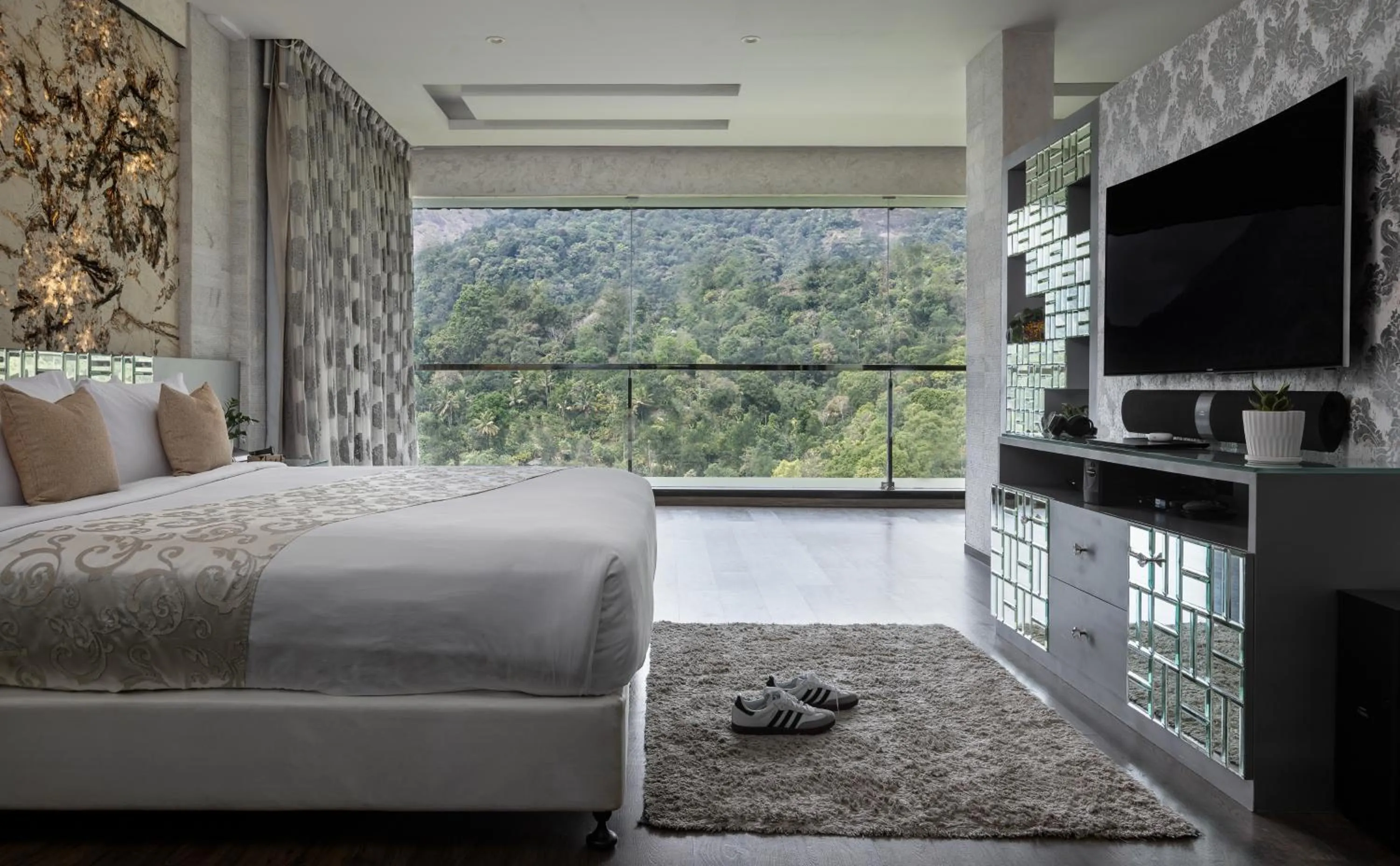 Bed in The Panoramic Getaway
