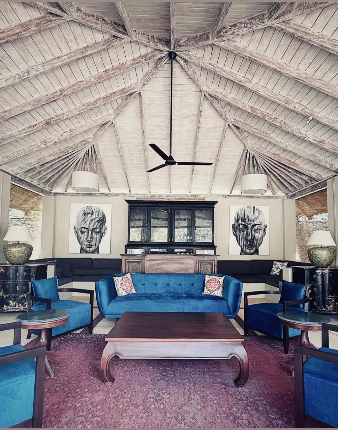 Seating area in Elysium