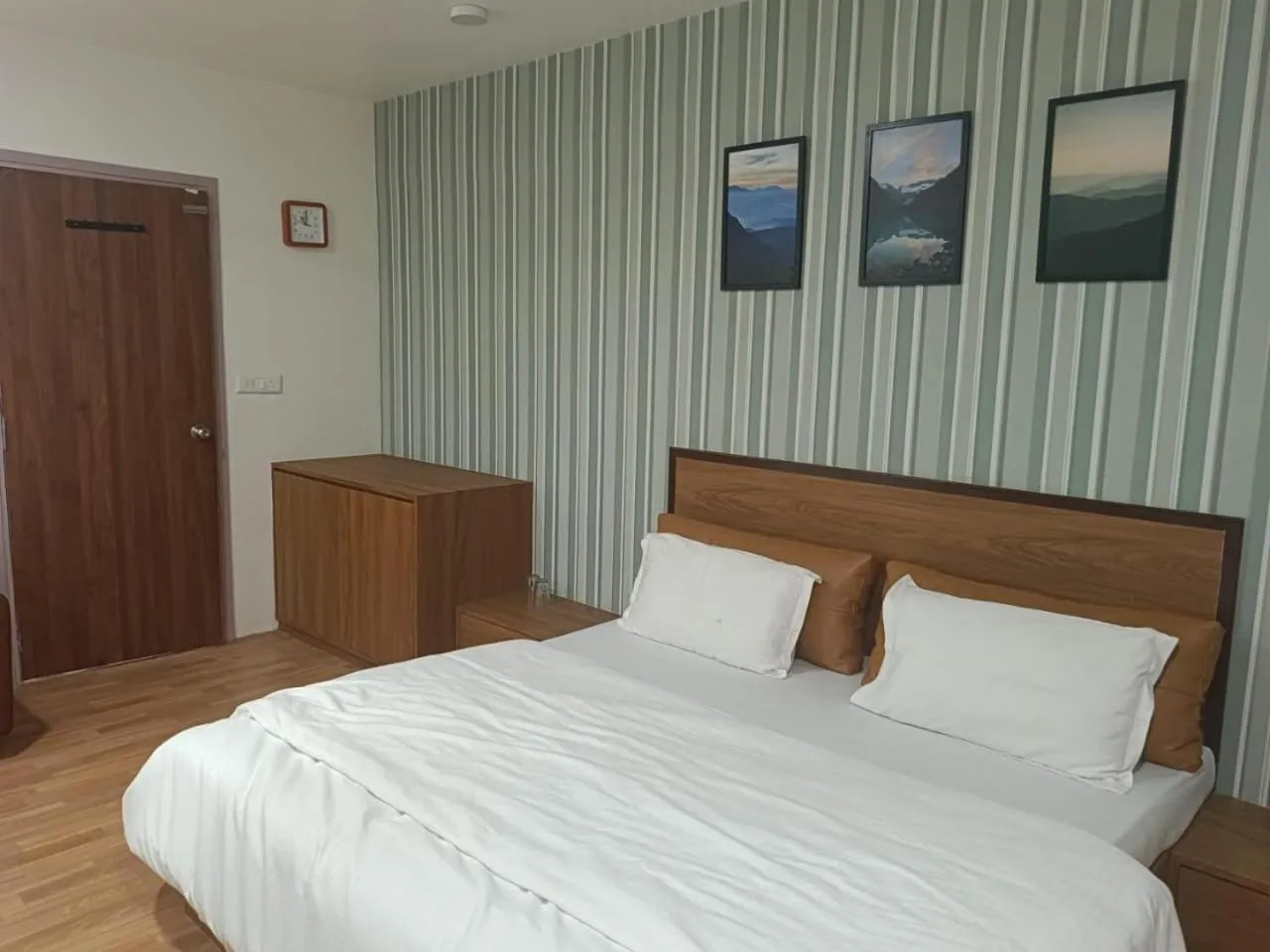 Bed in Hotel Green Park - Sector 11