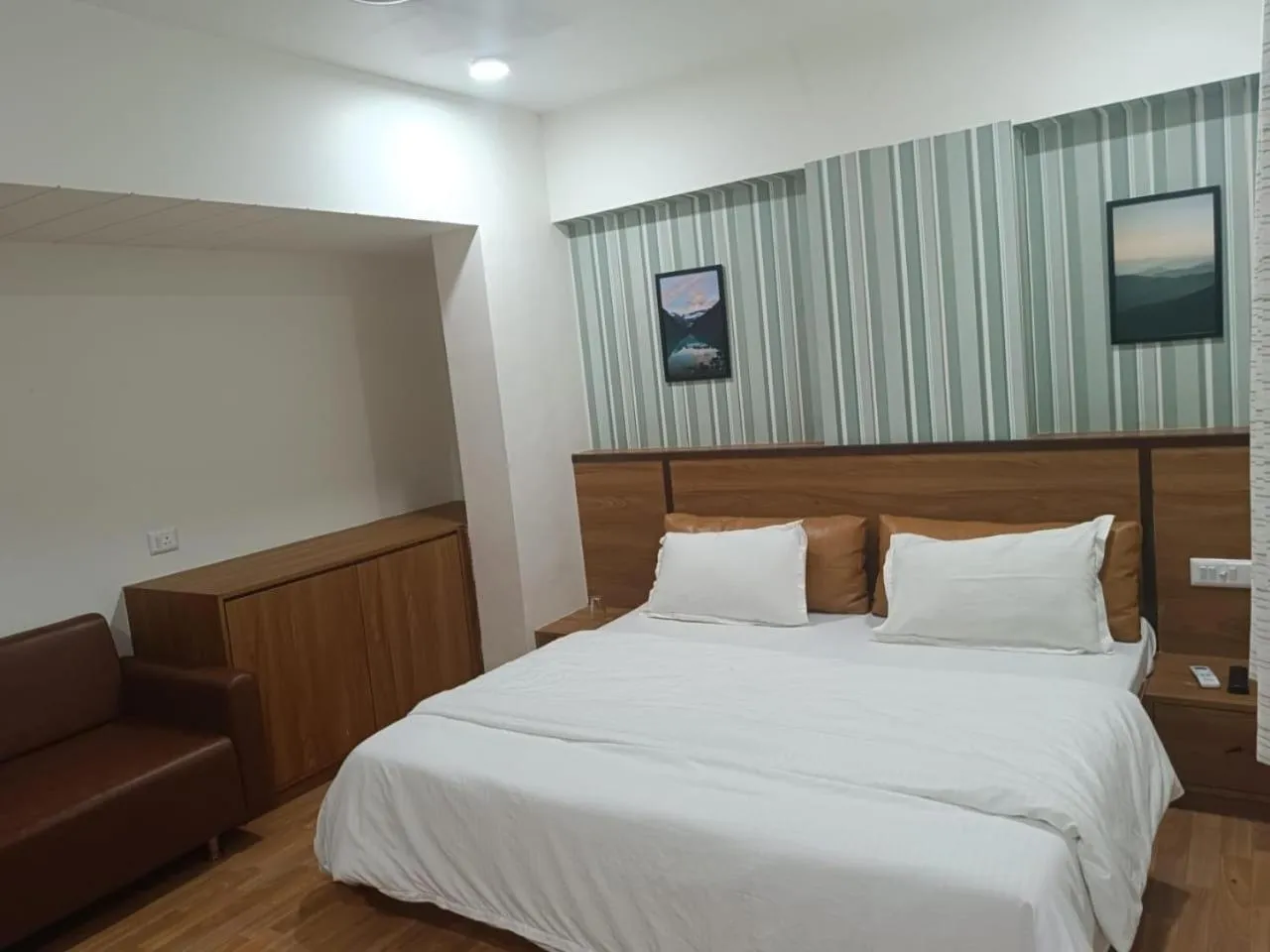 Bed in Hotel Green Park - Sector 11