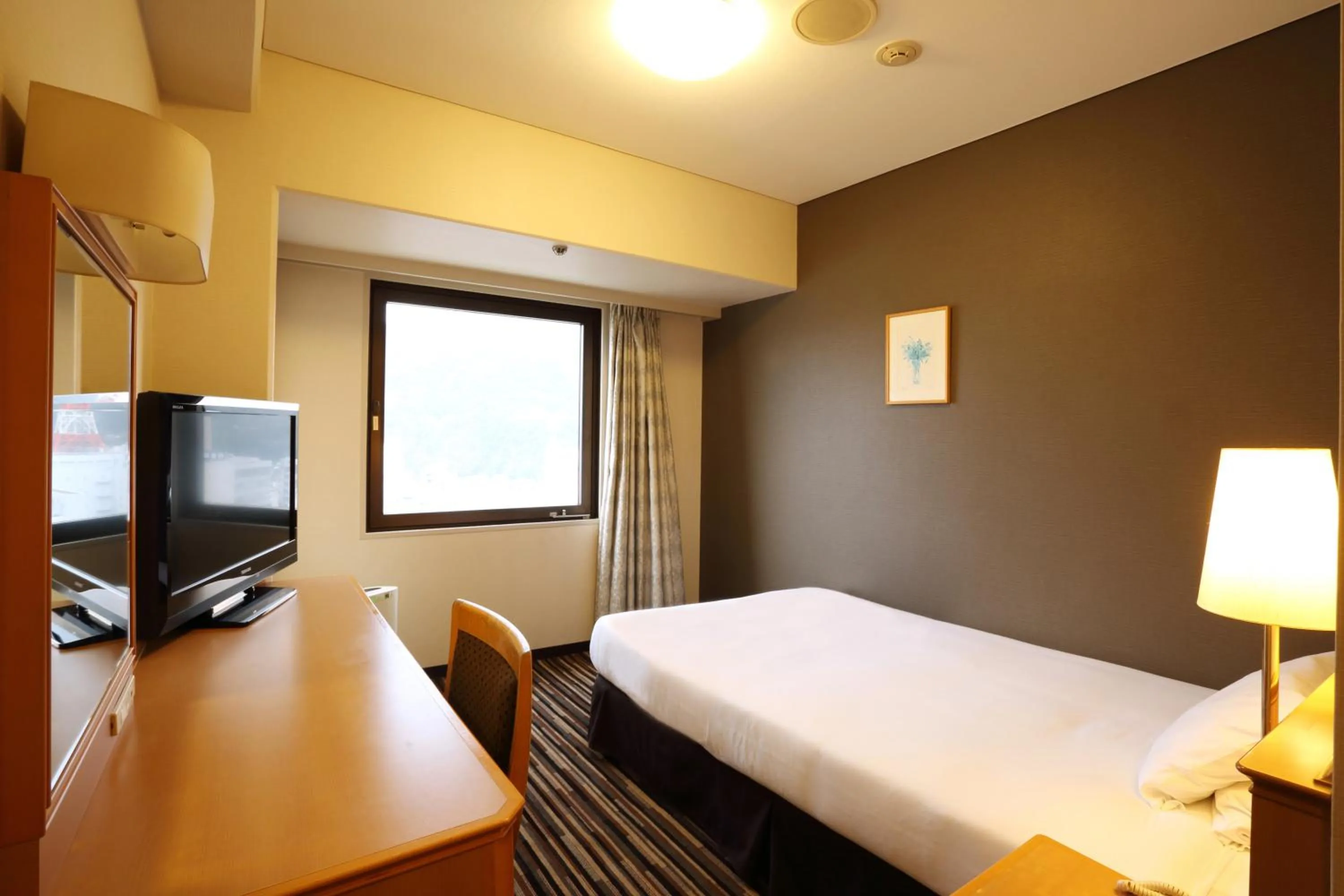 Photo of the whole room, Bed in Tokushima Tokyu Rei Hotel