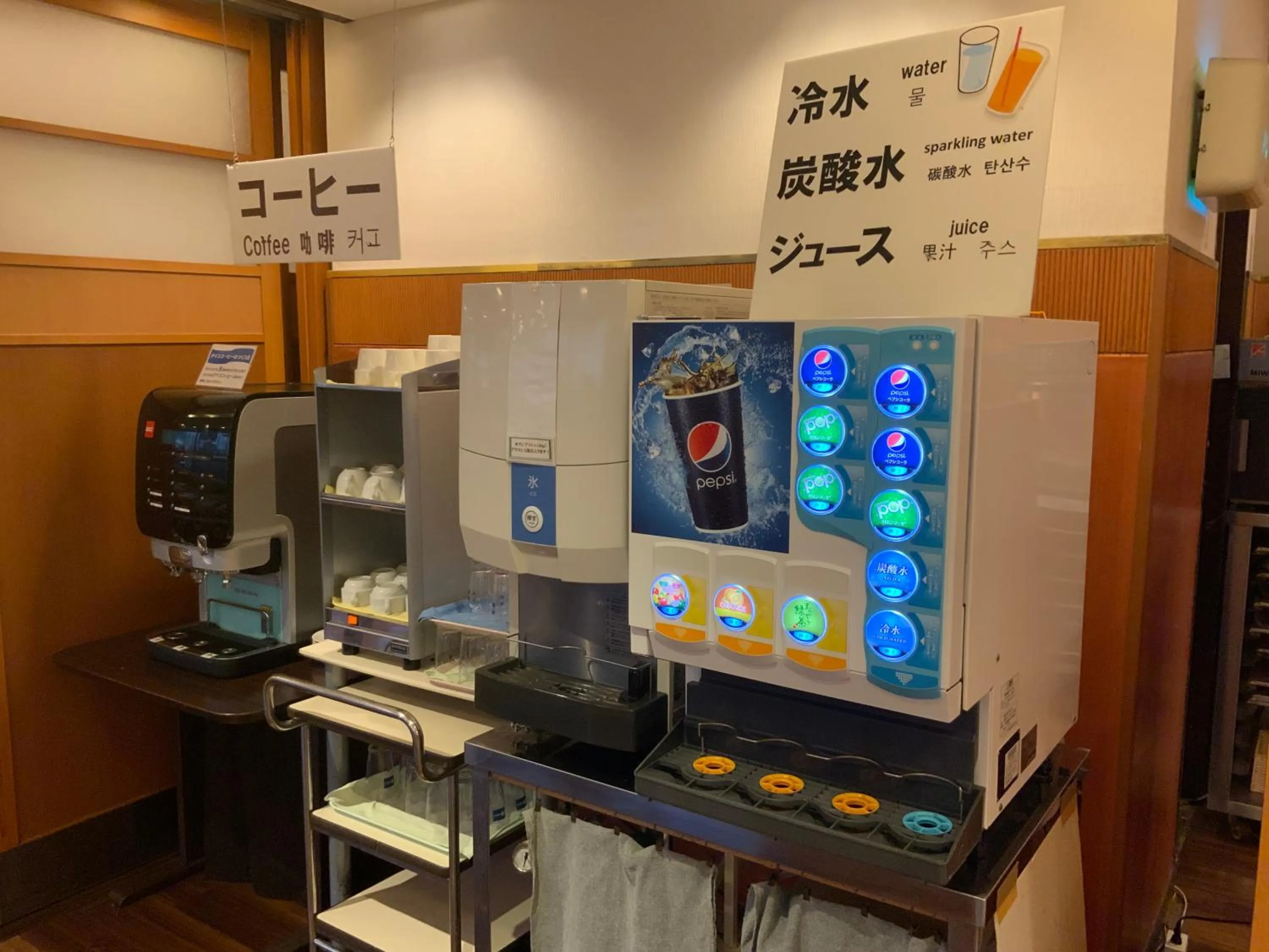 Restaurant/places to eat, TV/Entertainment Center in Tokushima Tokyu Rei Hotel