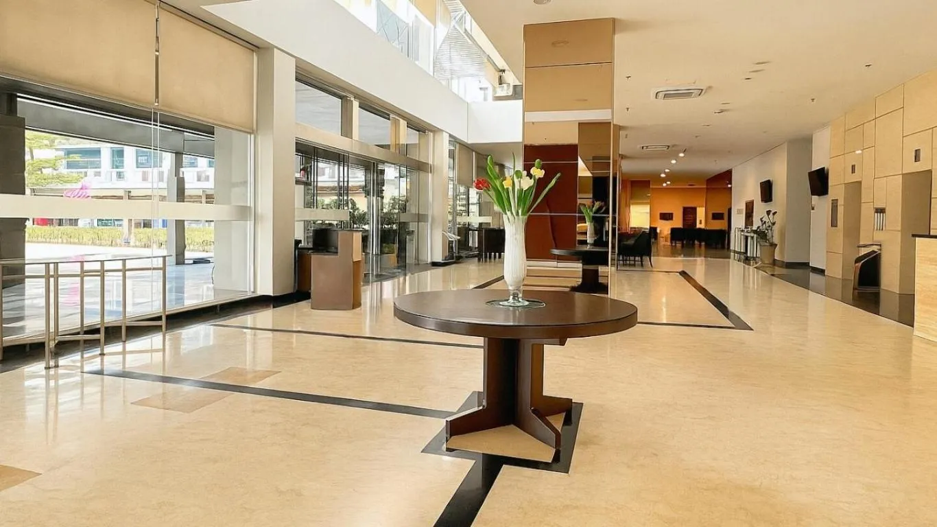 Lobby or reception in Aston Imperial Bekasi Hotel & Conference Center