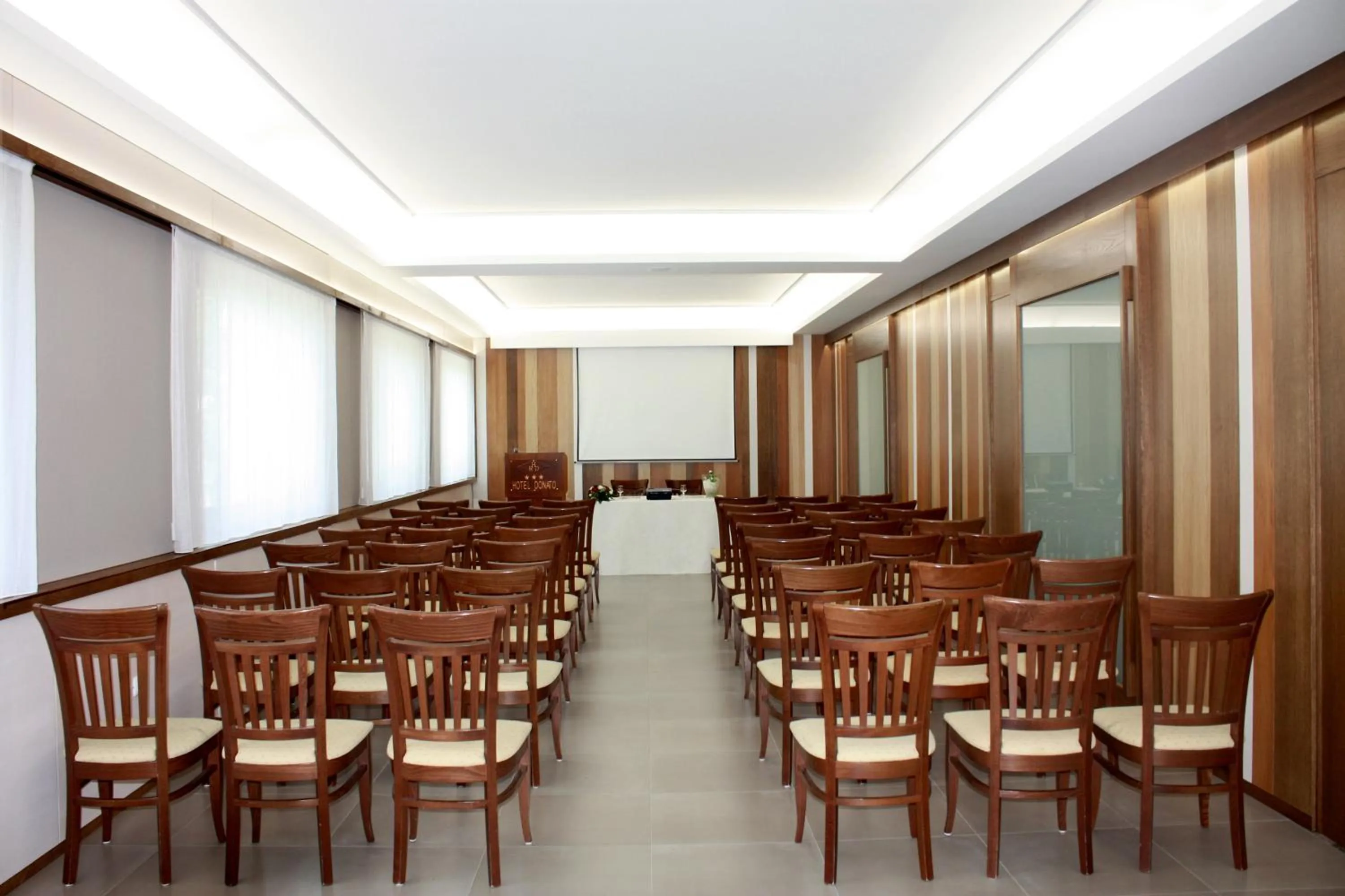 Business facilities in Hotel Ristorante Donato