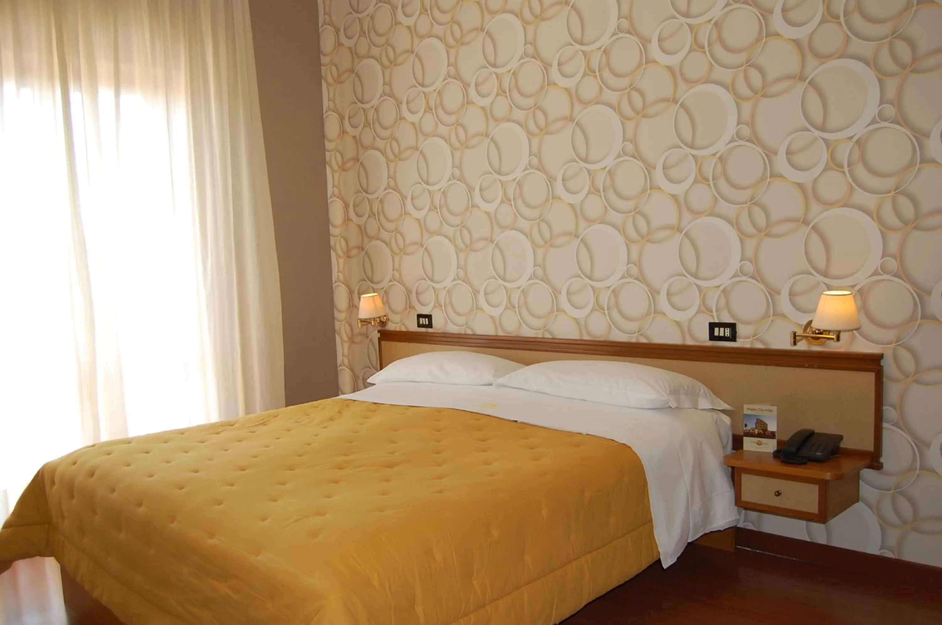 Shower, Bed in Hotel Ristorante Donato