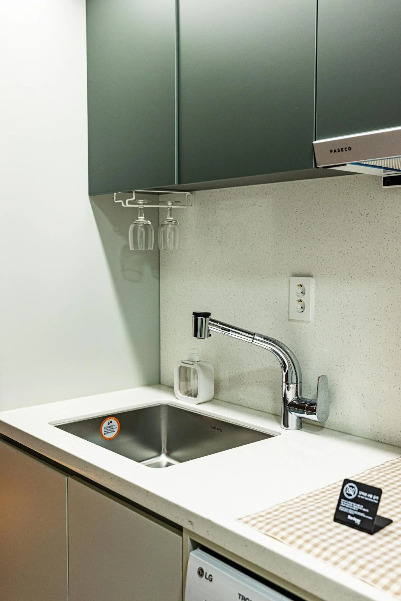 Kitchen or kitchenette in Raviens Haeundae Avenue