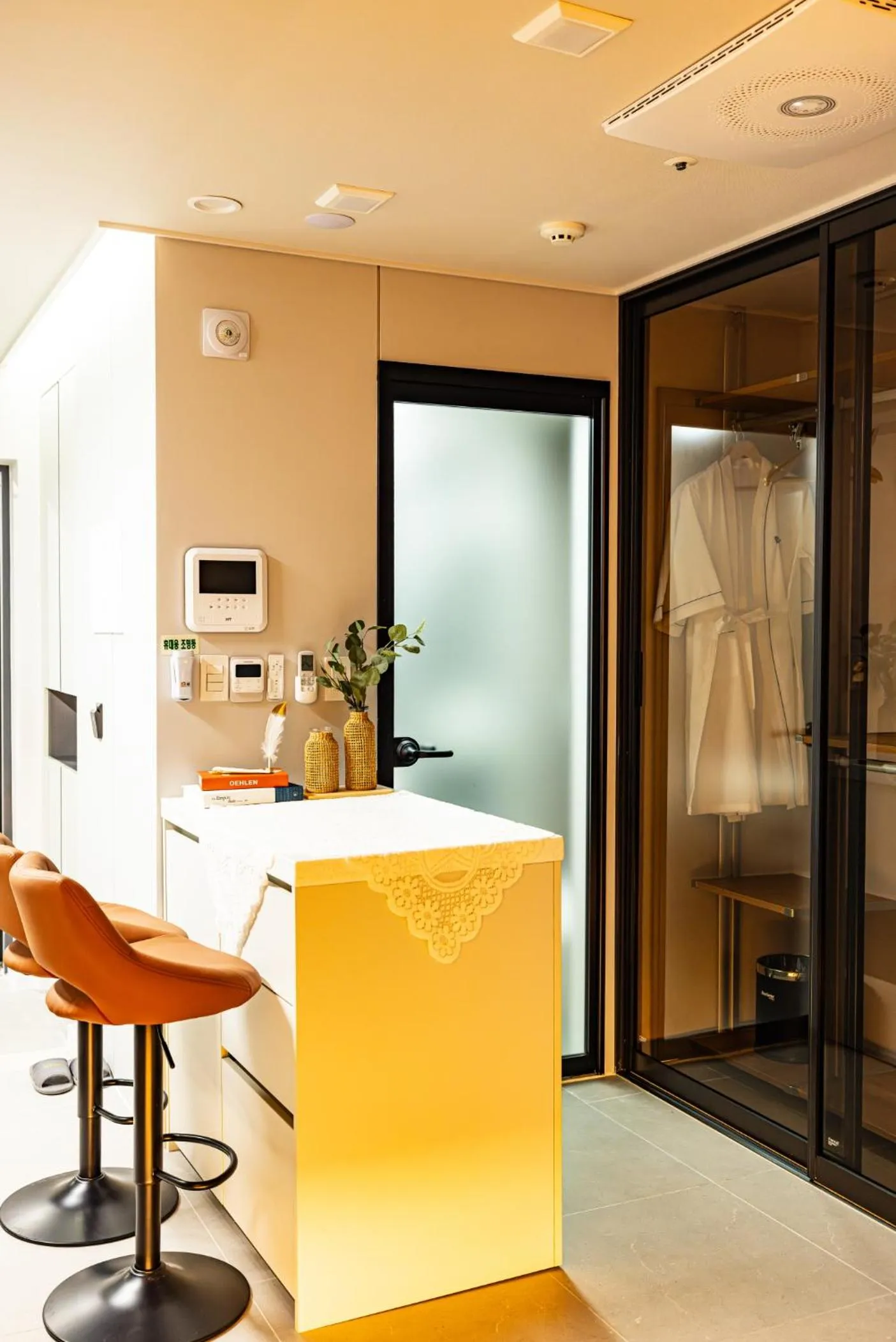 Kitchen or kitchenette in Raviens Haeundae Avenue