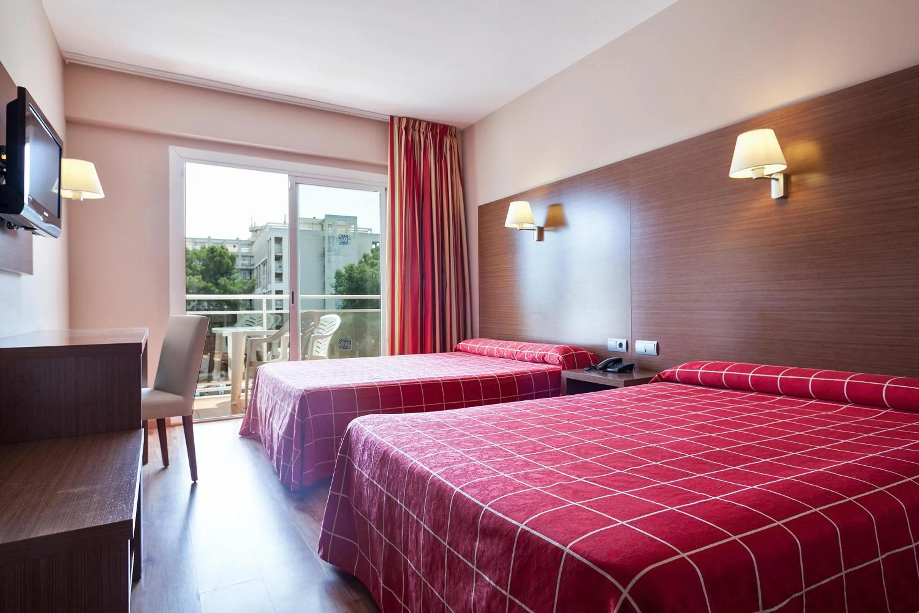 Photo of the whole room, Bed in Hotel Best Oasis Park