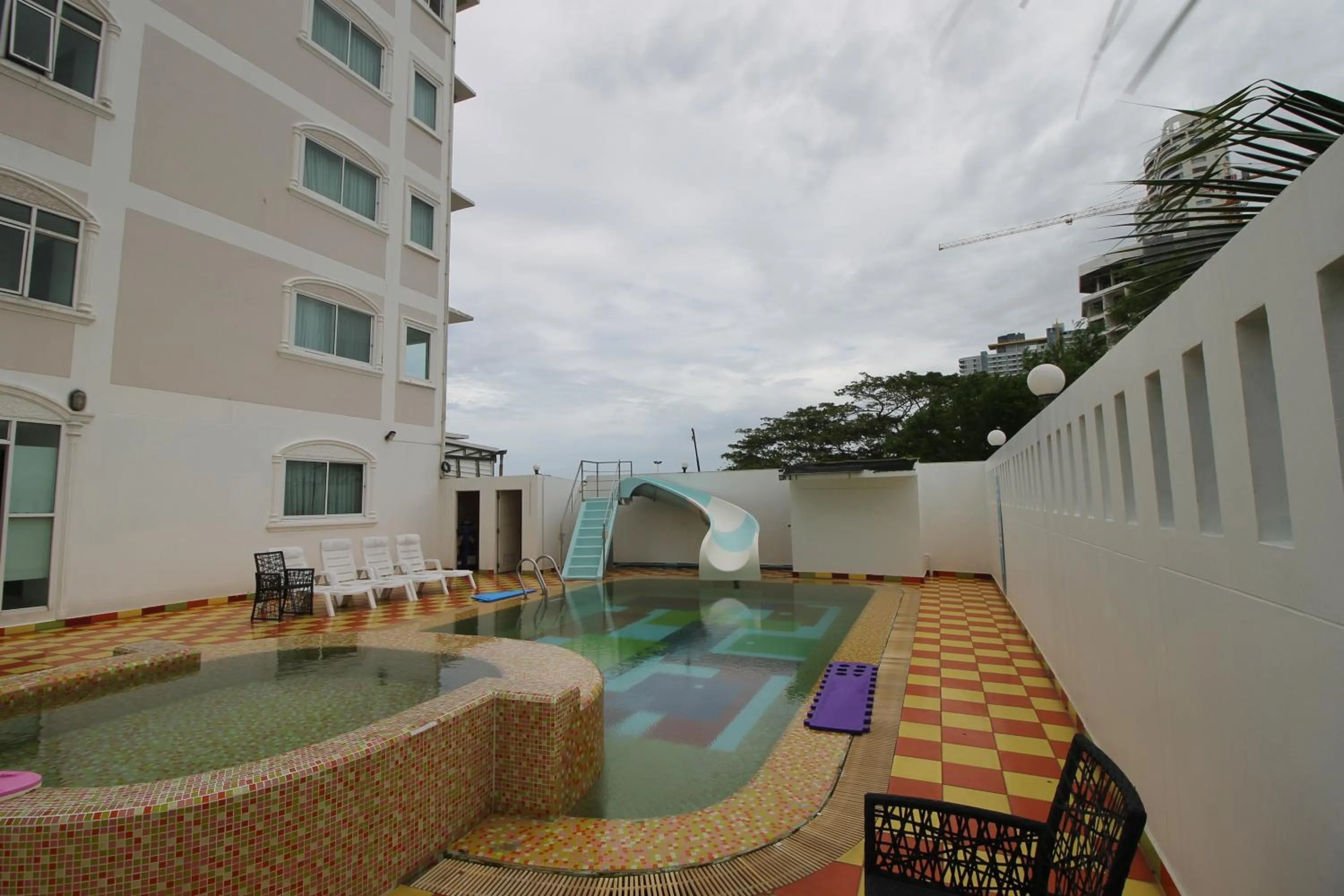 Swimming pool in KP Seaview Jomtien