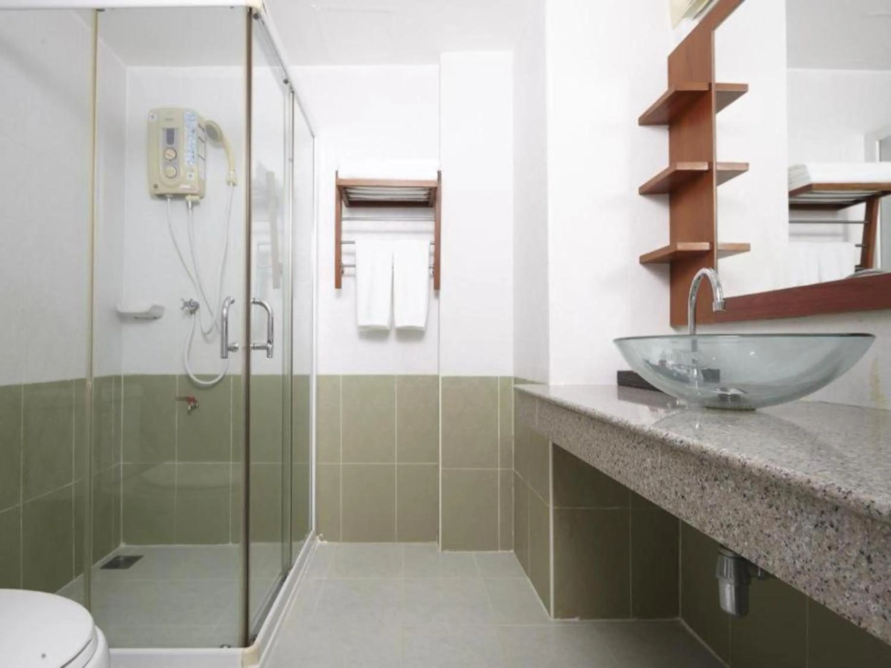 Bathroom in KP Seaview Jomtien