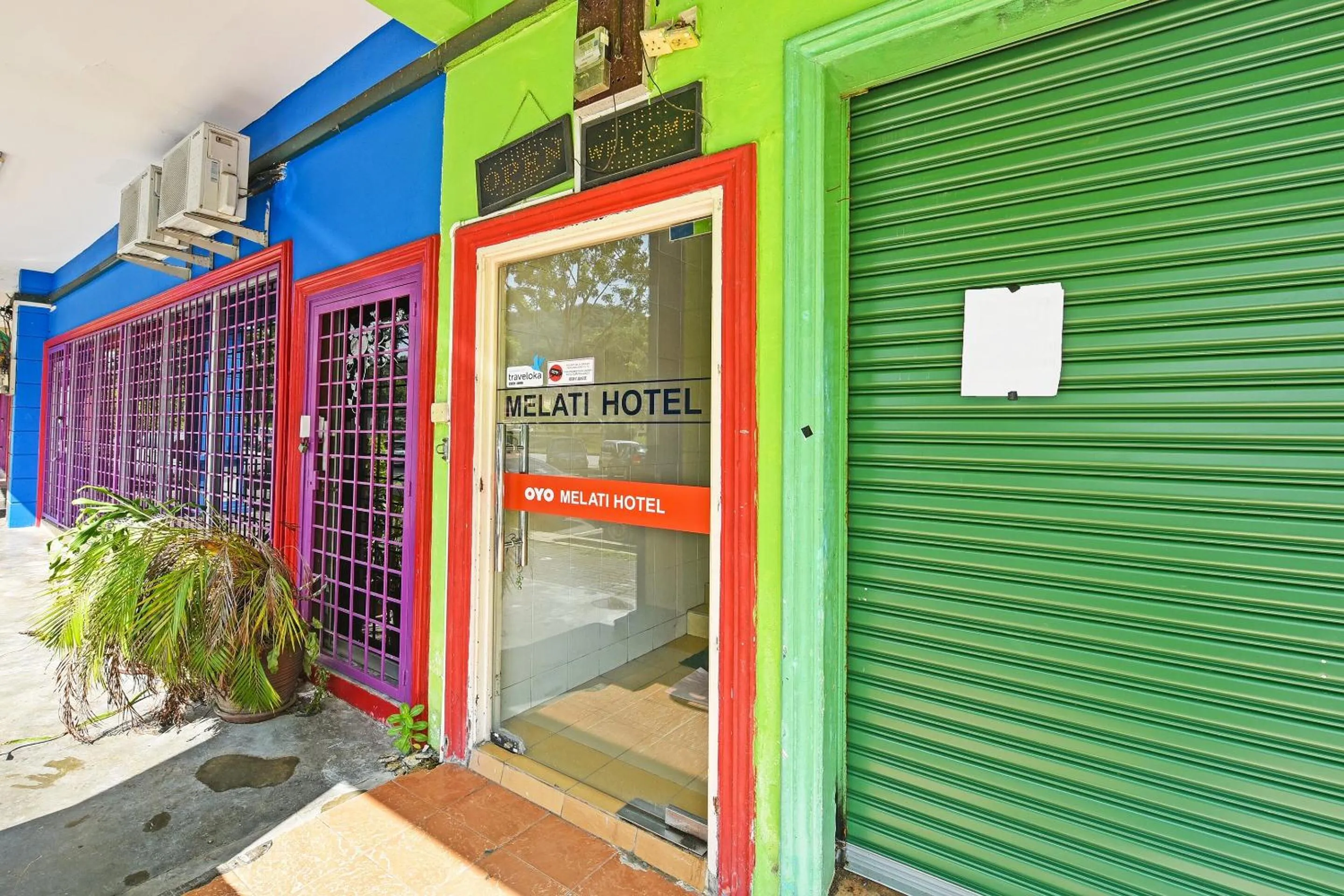 Facade/entrance in OYO 89656 Melati Hotel Nilai