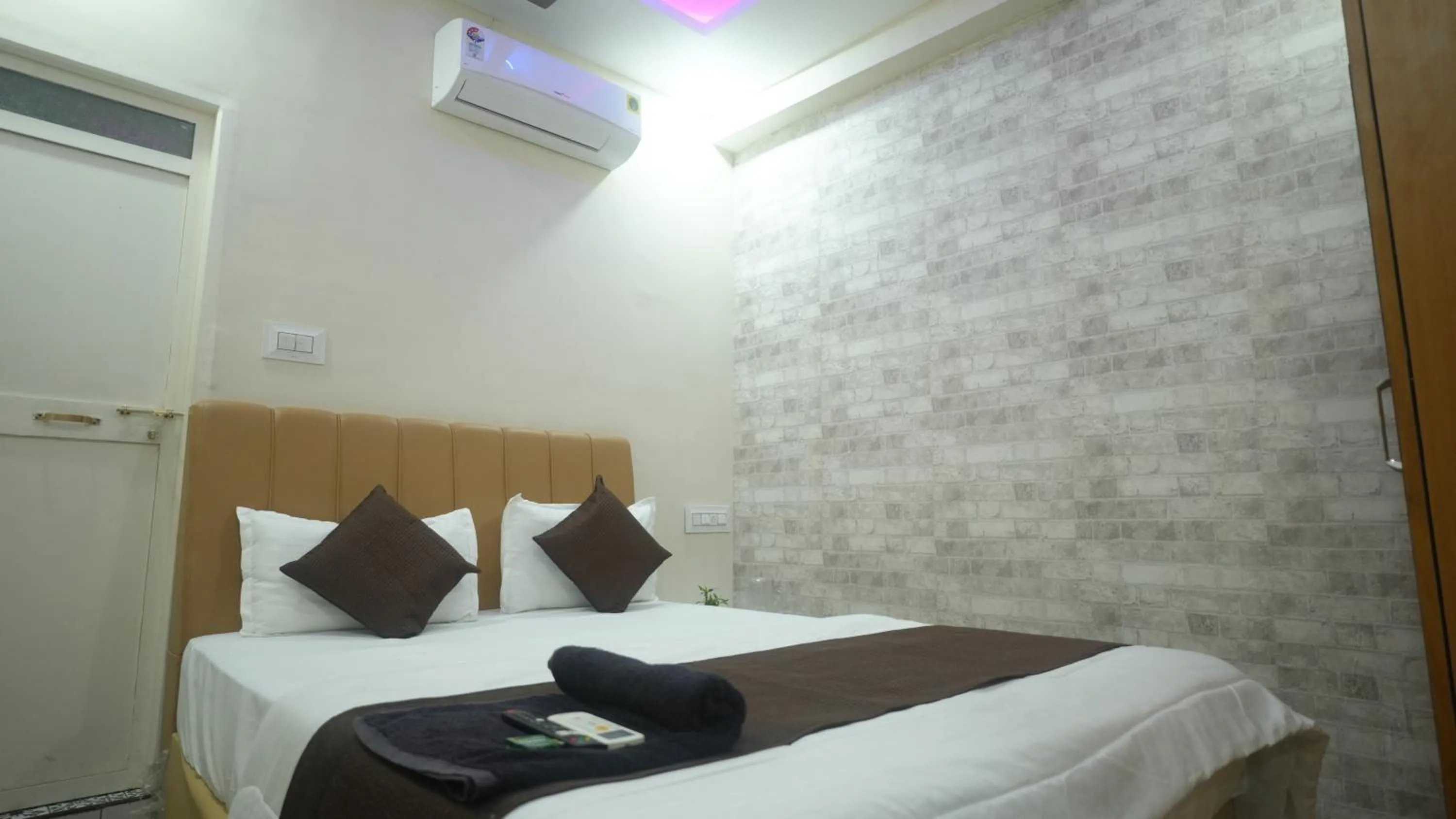 Bed in Hotel Mahakal Avantika Palace