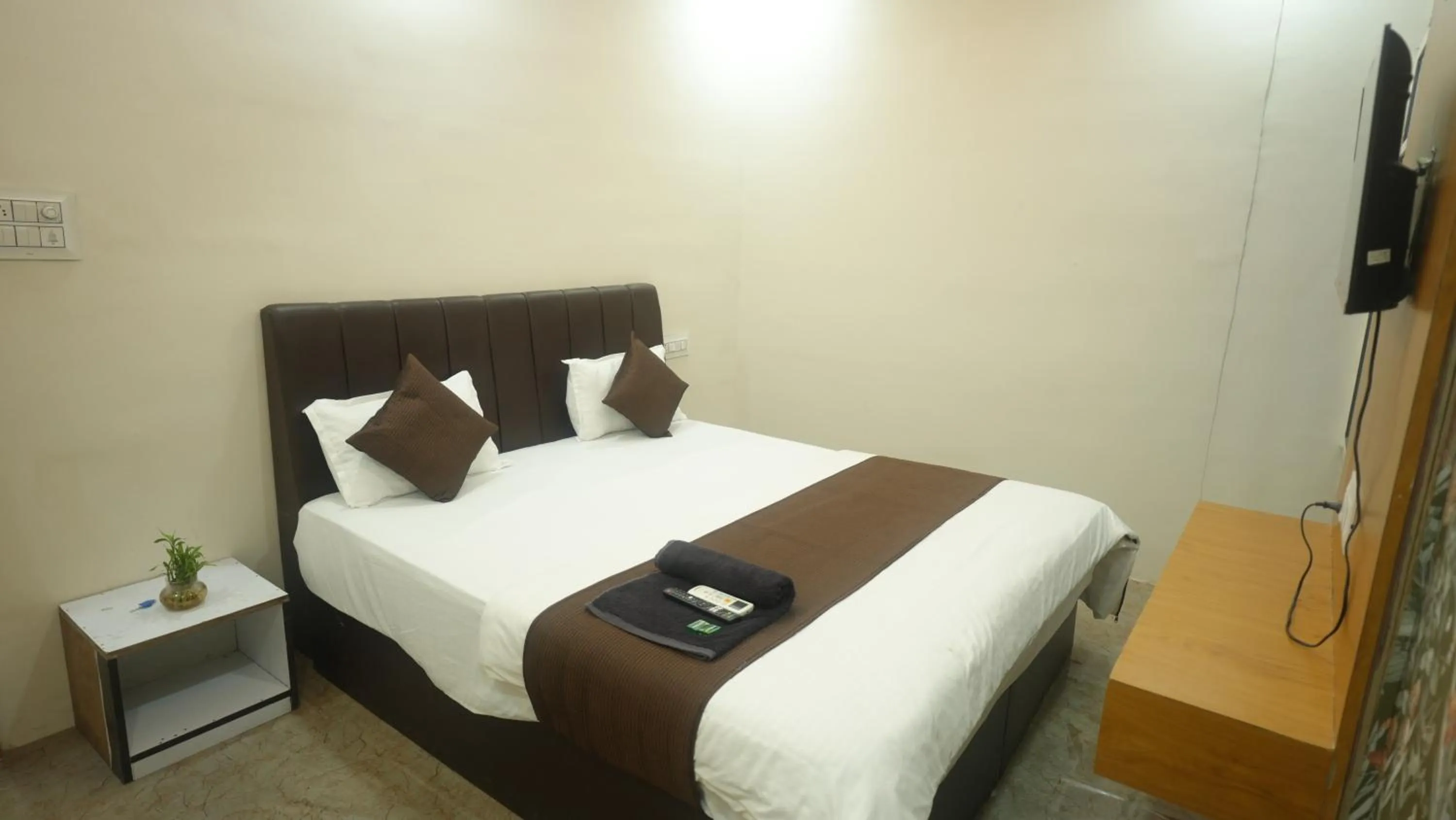 Bed in Hotel Mahakal Avantika Palace