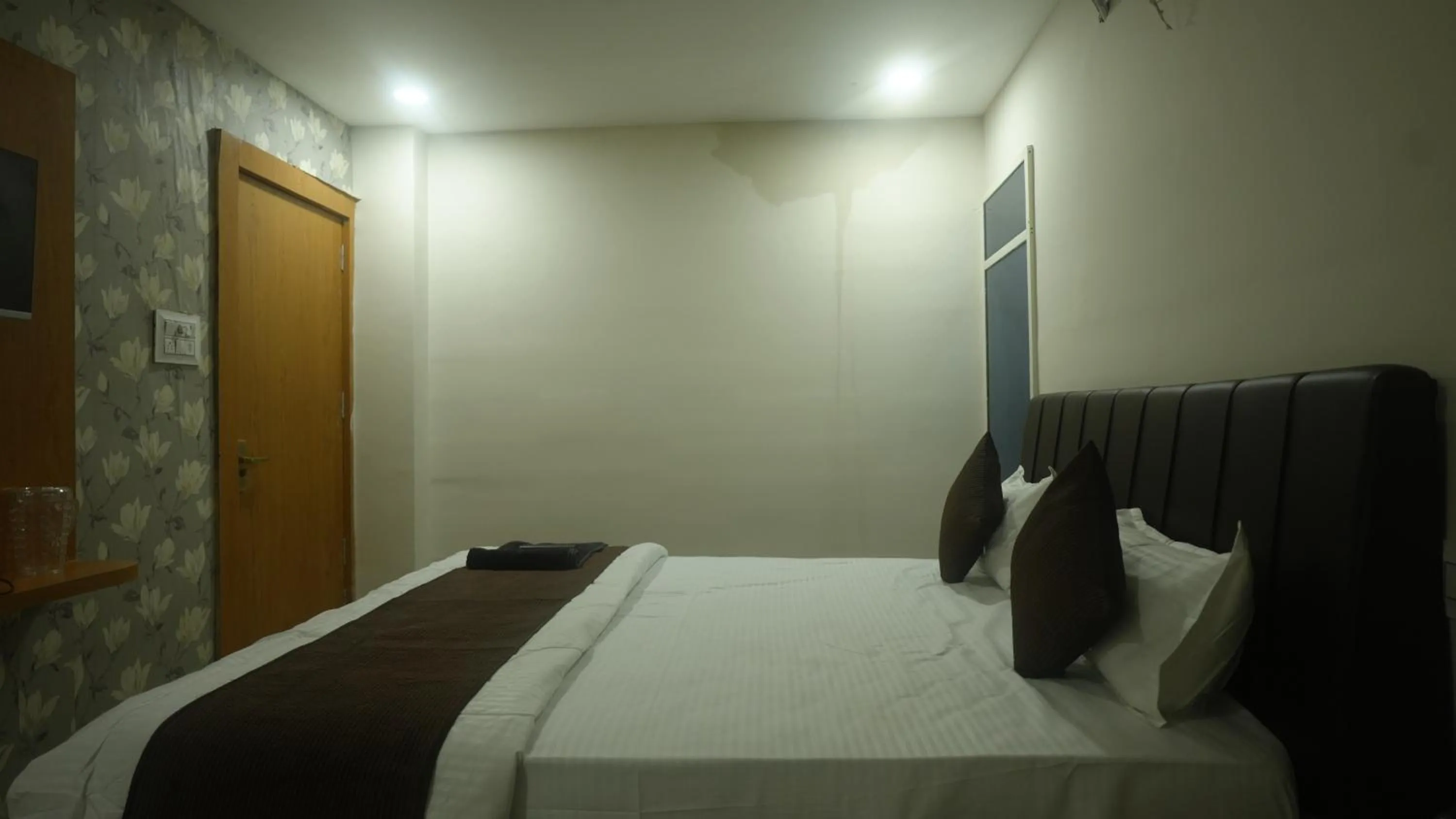 Bed in Hotel Mahakal Avantika Palace