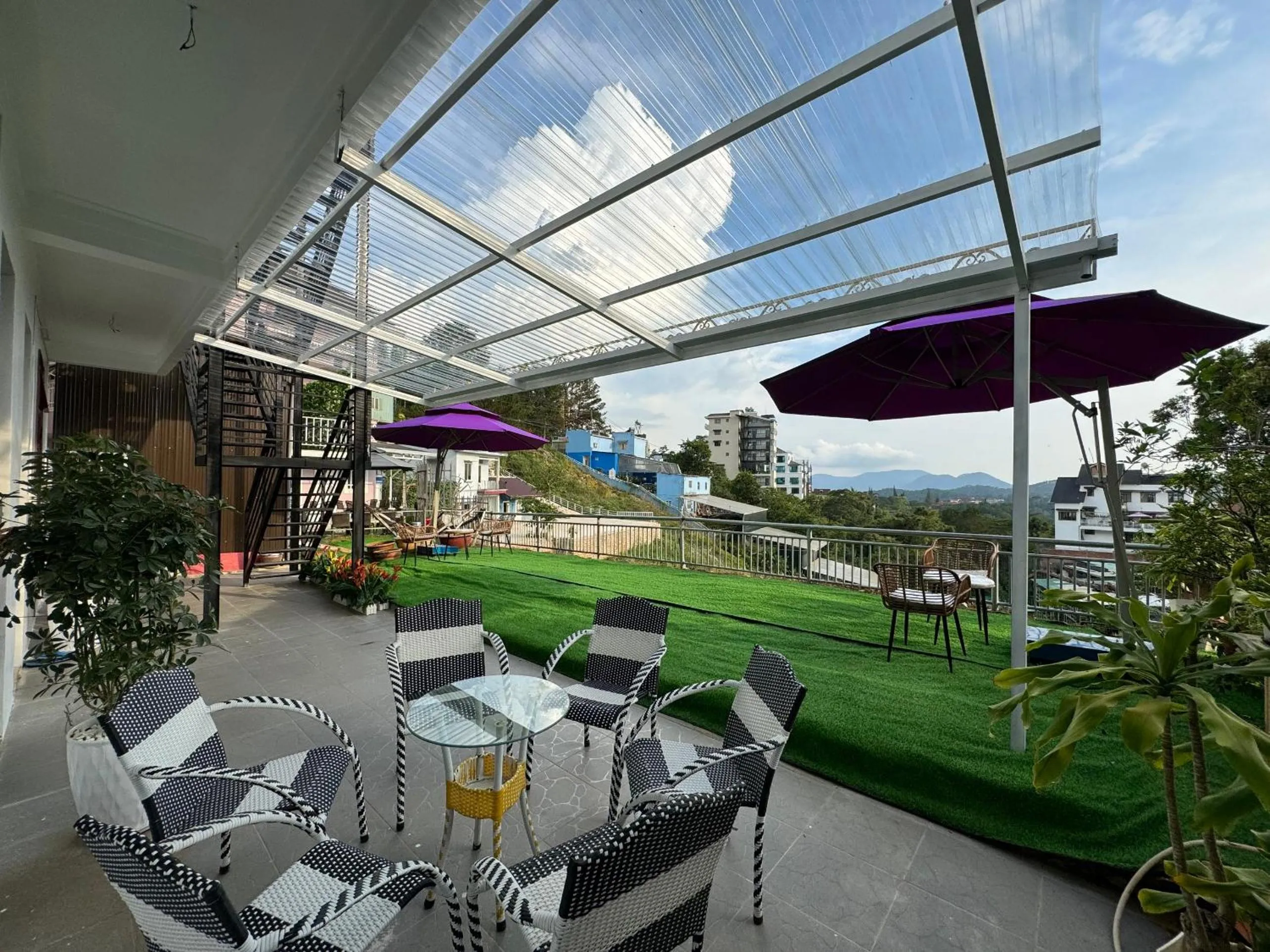 Patio in Hoang Long Hotel Da Lat City