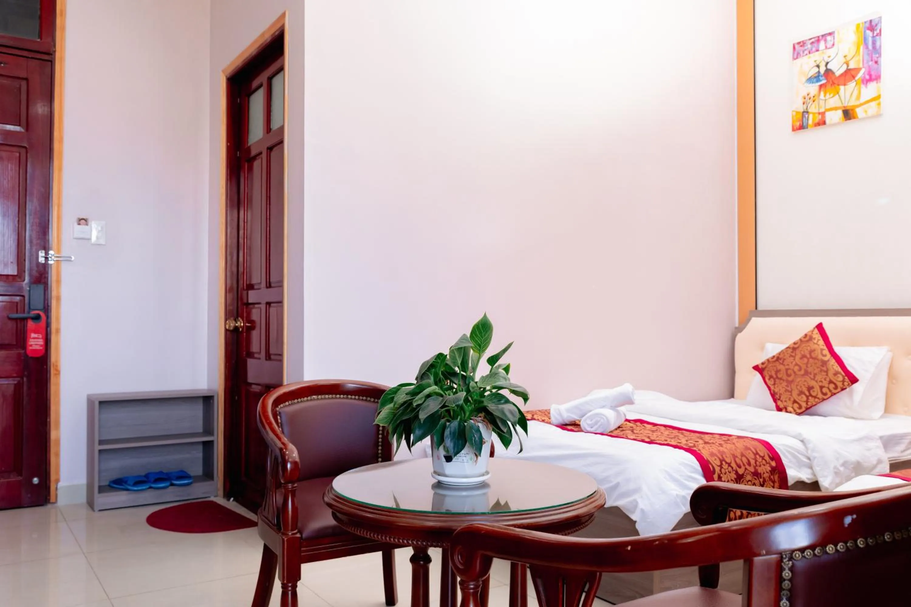 Seating area, Bed in Hoang Long Hotel Da Lat City