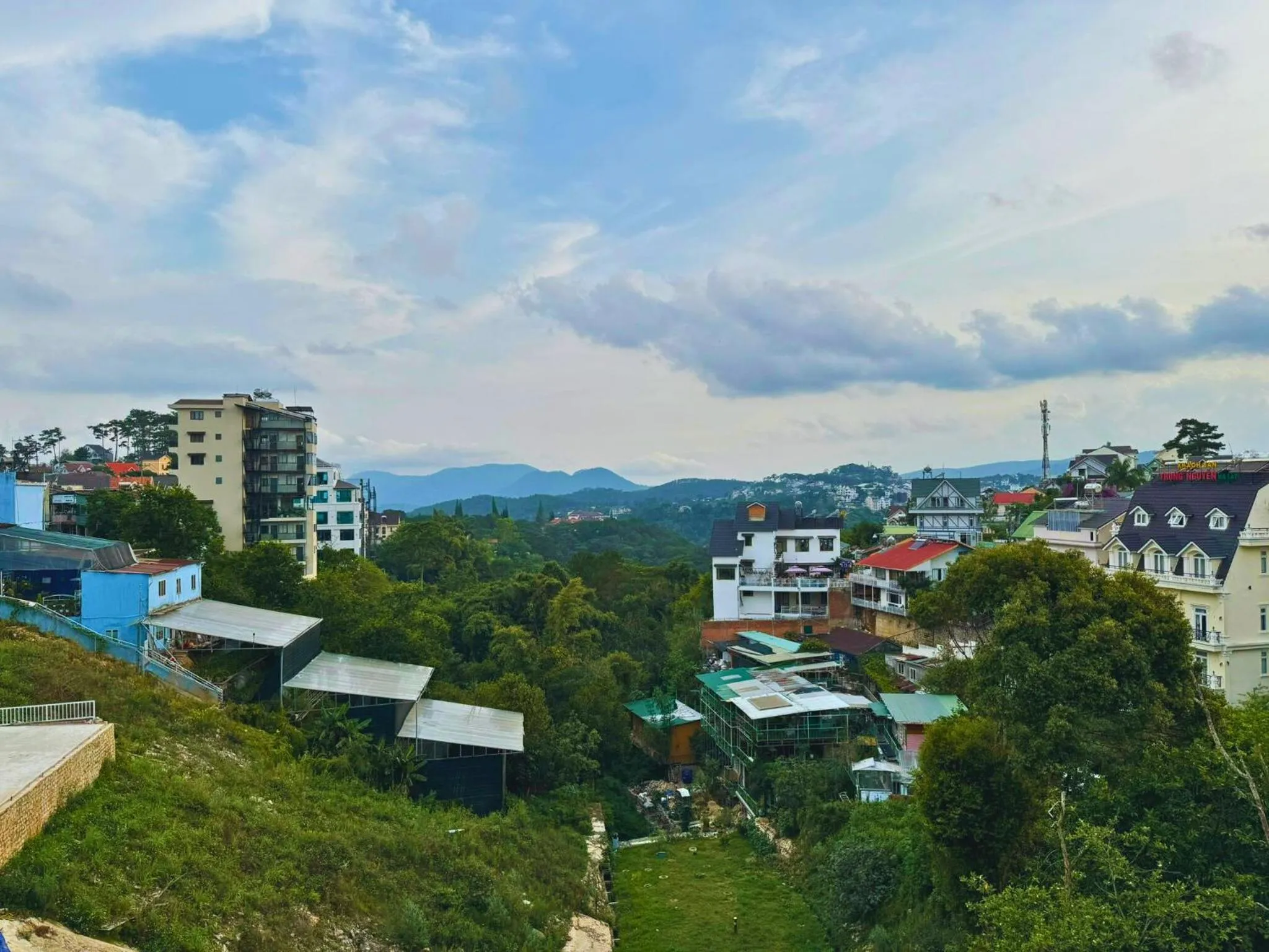 Day in Hoang Long Hotel Da Lat City