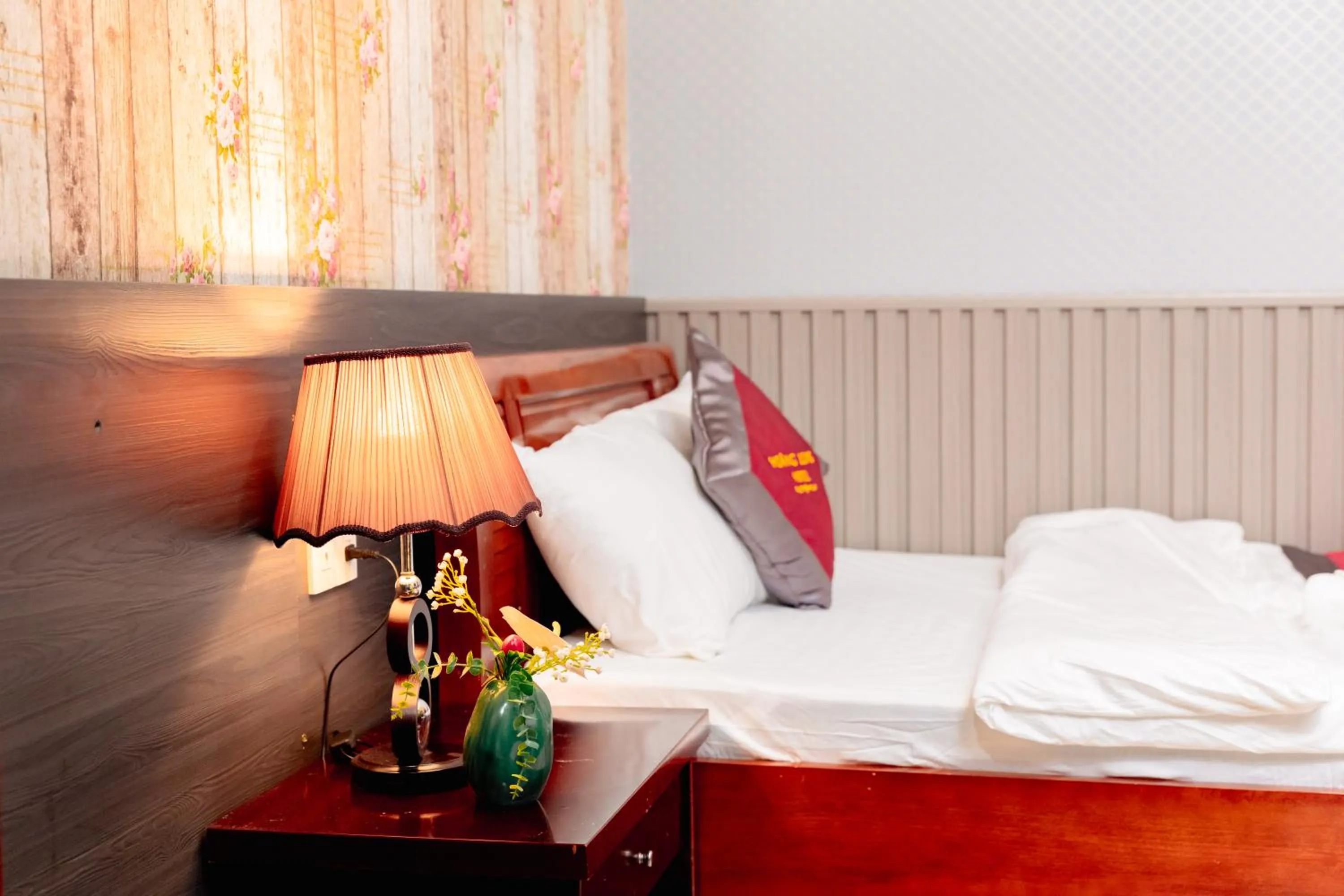 Bed in Hoang Long Hotel Da Lat City