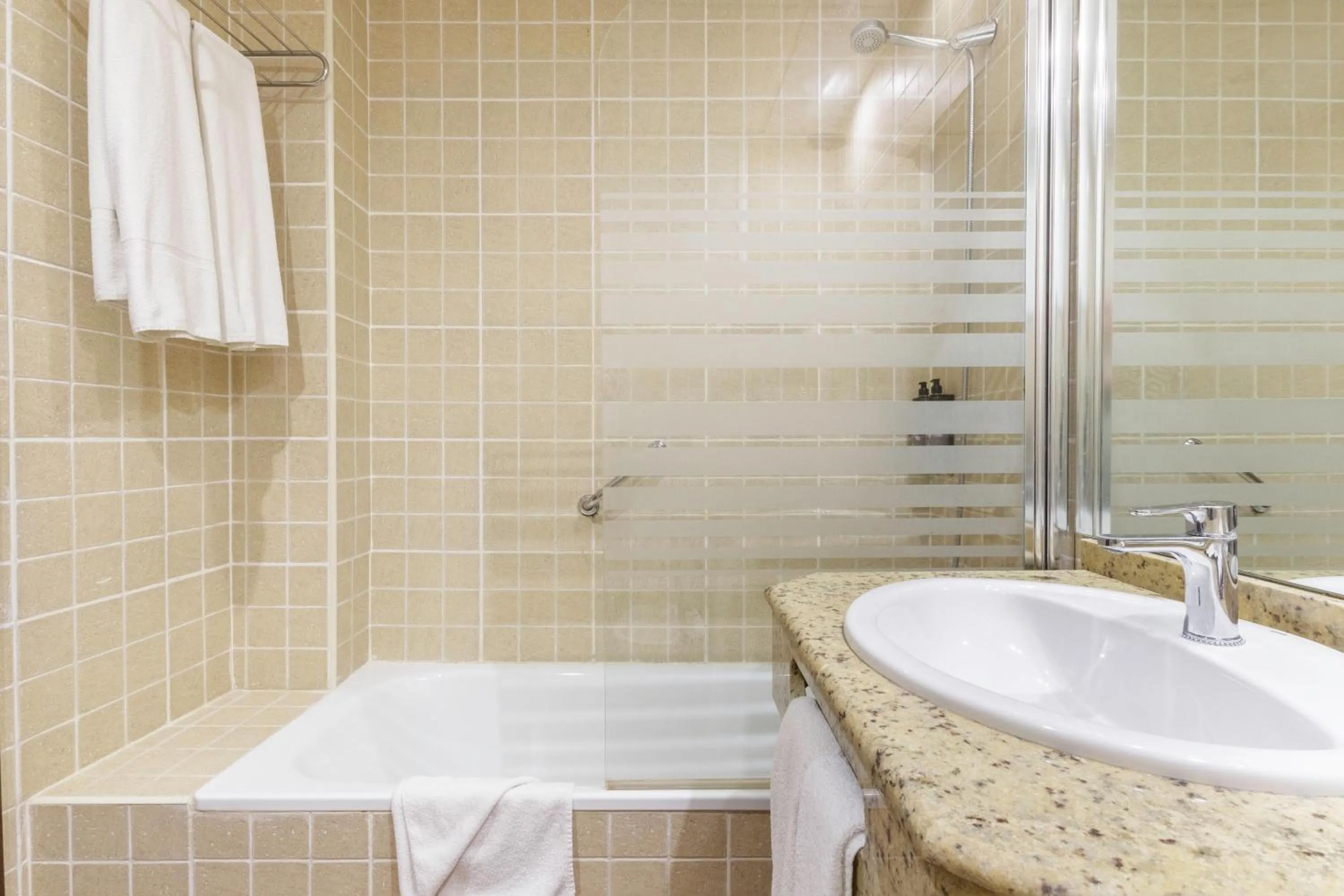 Bathroom in Hotel Best Siroco