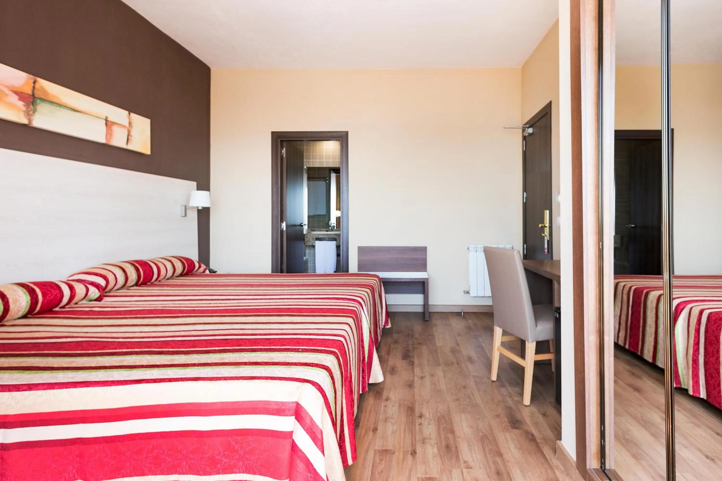 Photo of the whole room, Bed in Hotel Best Siroco