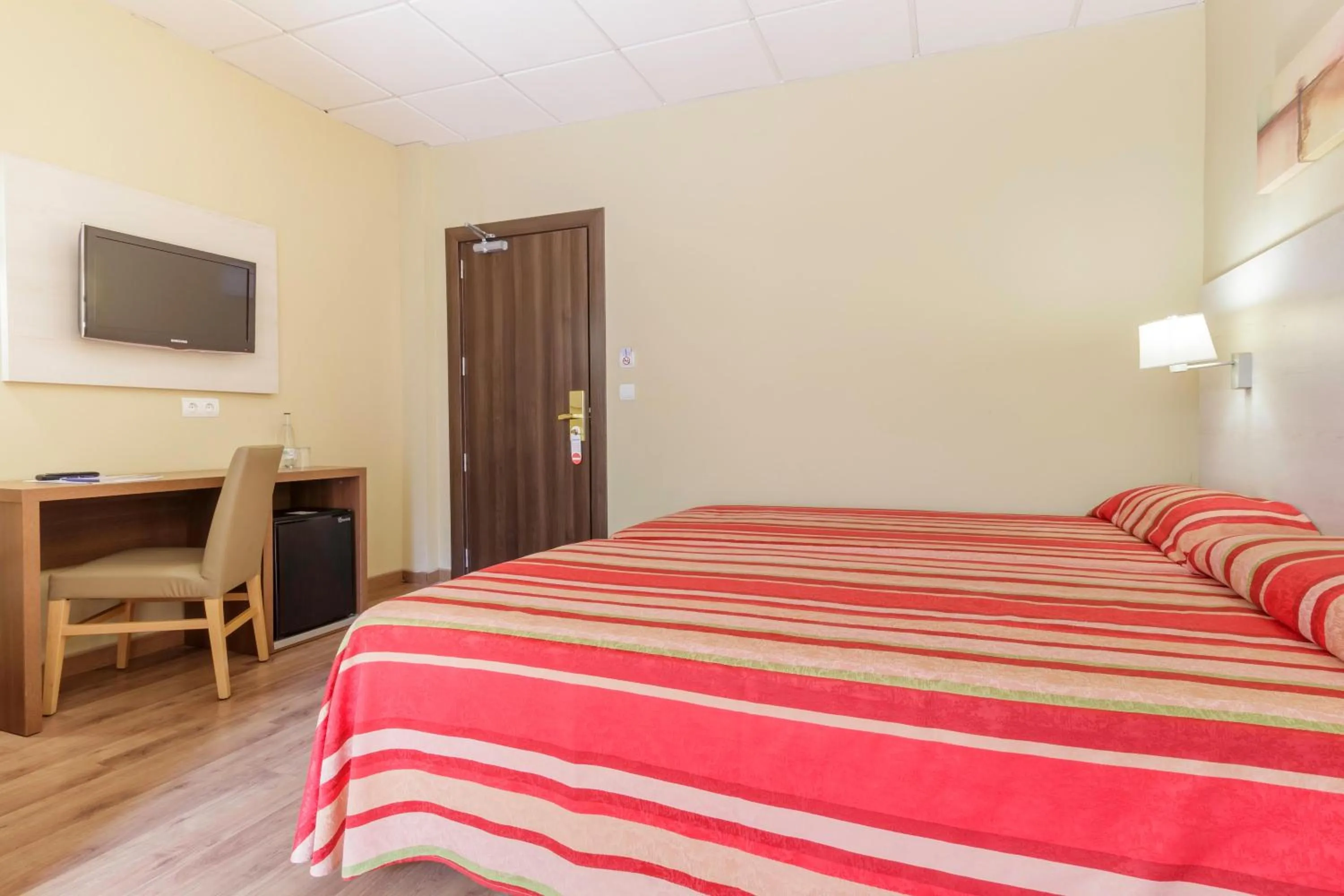 Photo of the whole room, Bed in Hotel Best Siroco