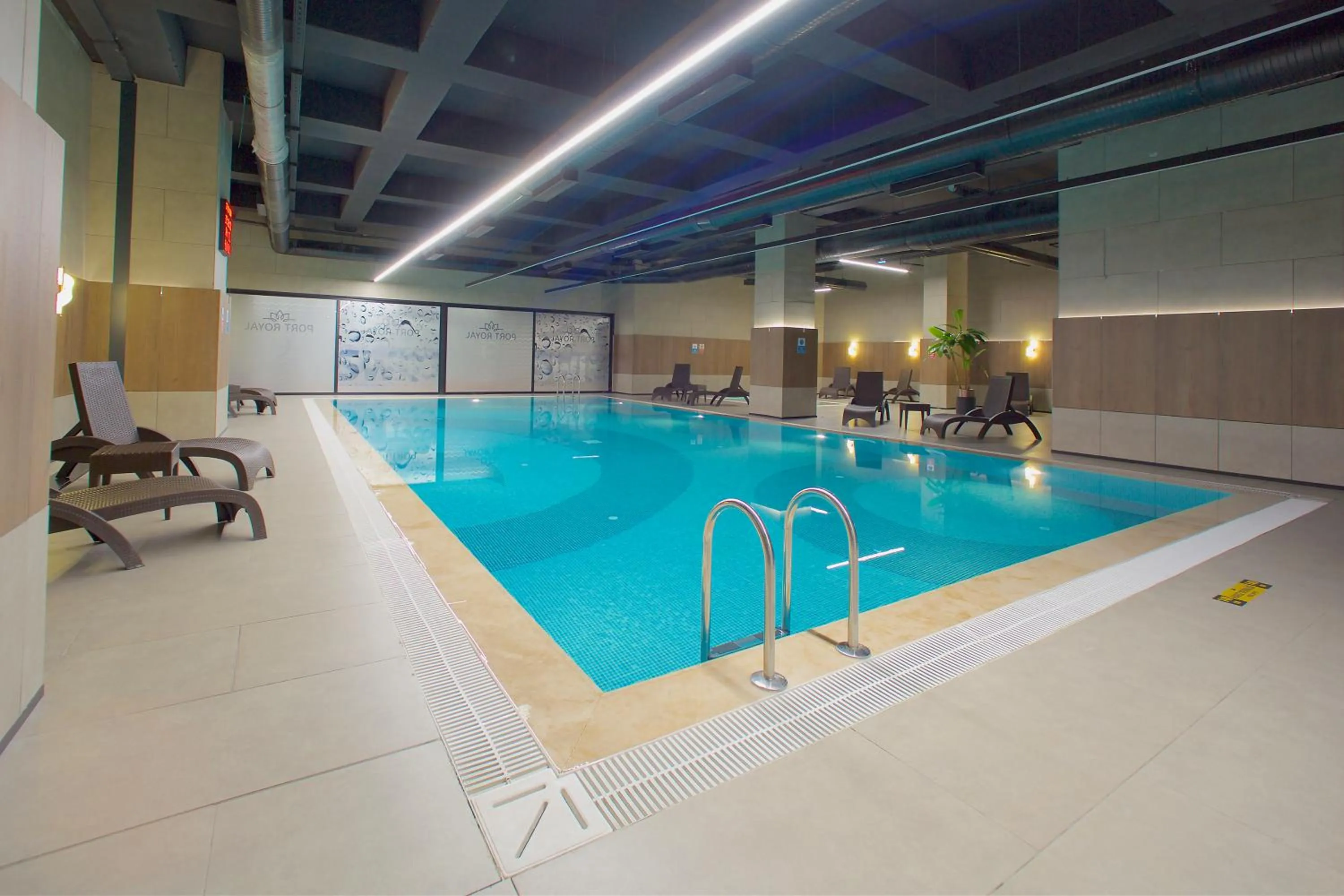 Swimming pool in Best Western Plus Hotel & Residences Istanbul