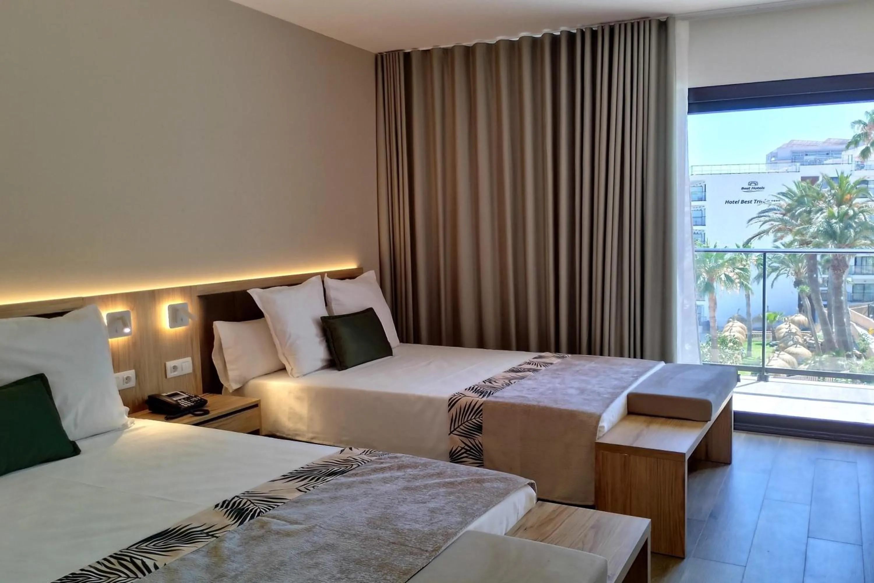 Photo of the whole room, Bed in Hotel Best Triton