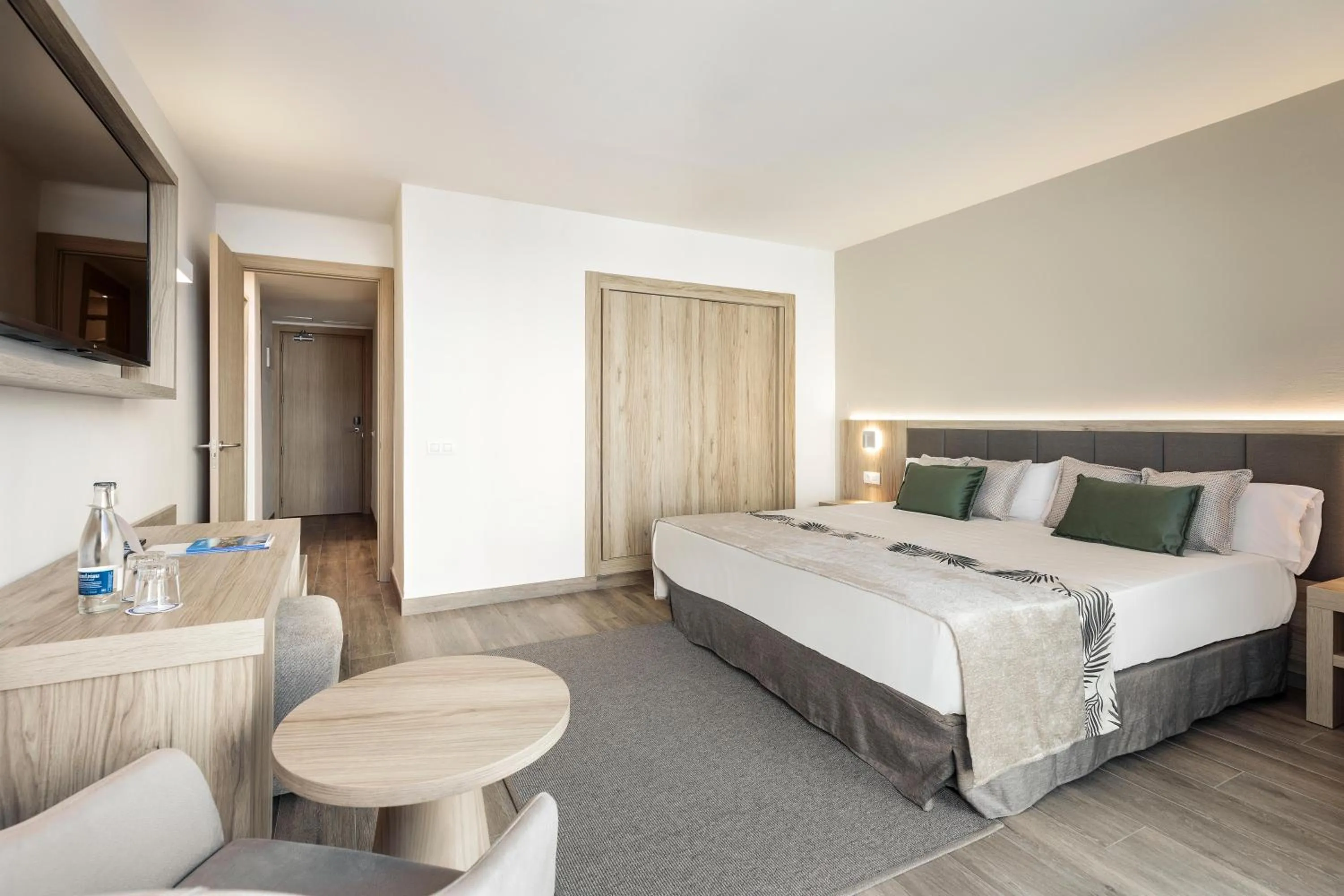 Photo of the whole room, Bed in Hotel Best Triton