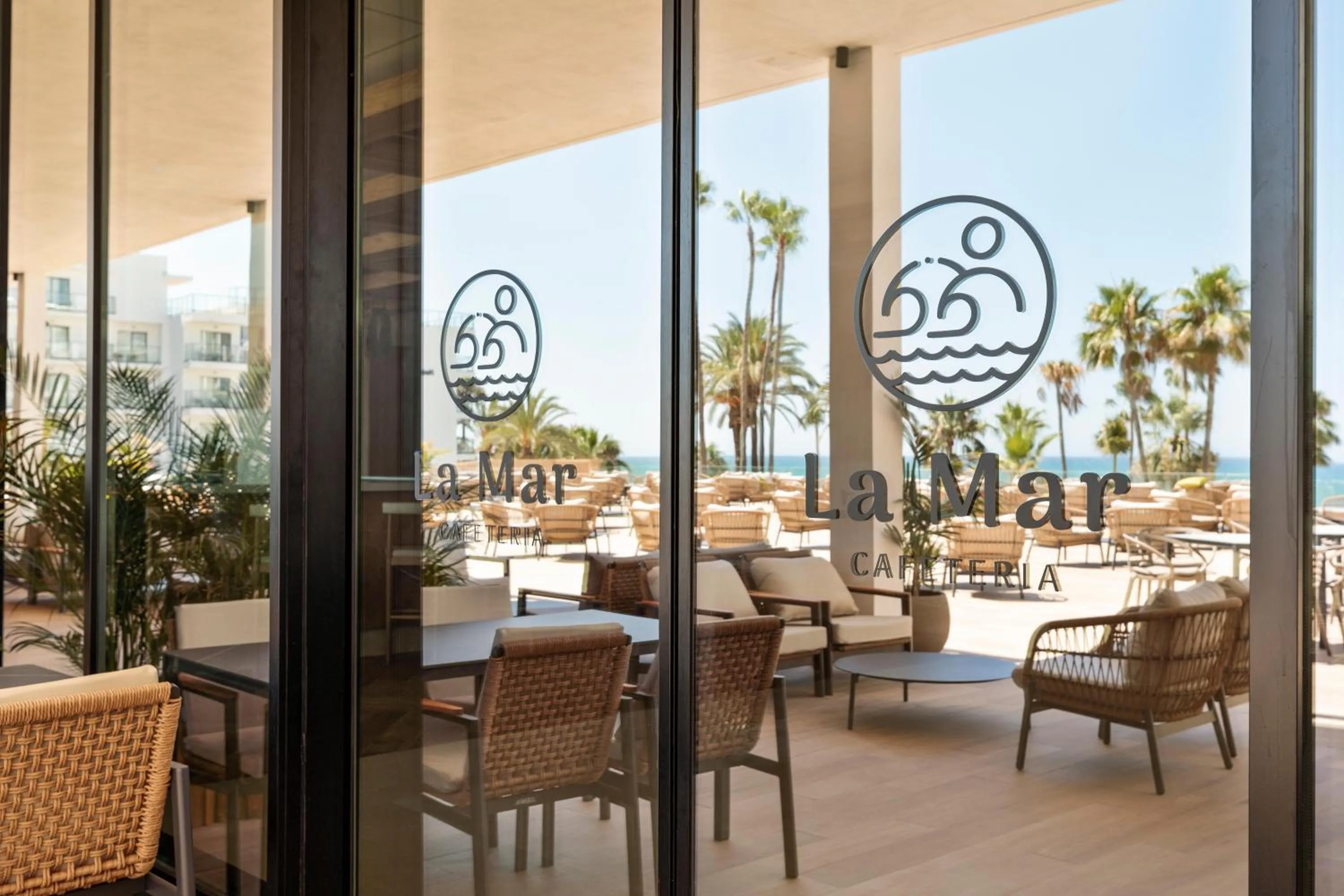 Lounge or bar in Hotel Best Triton