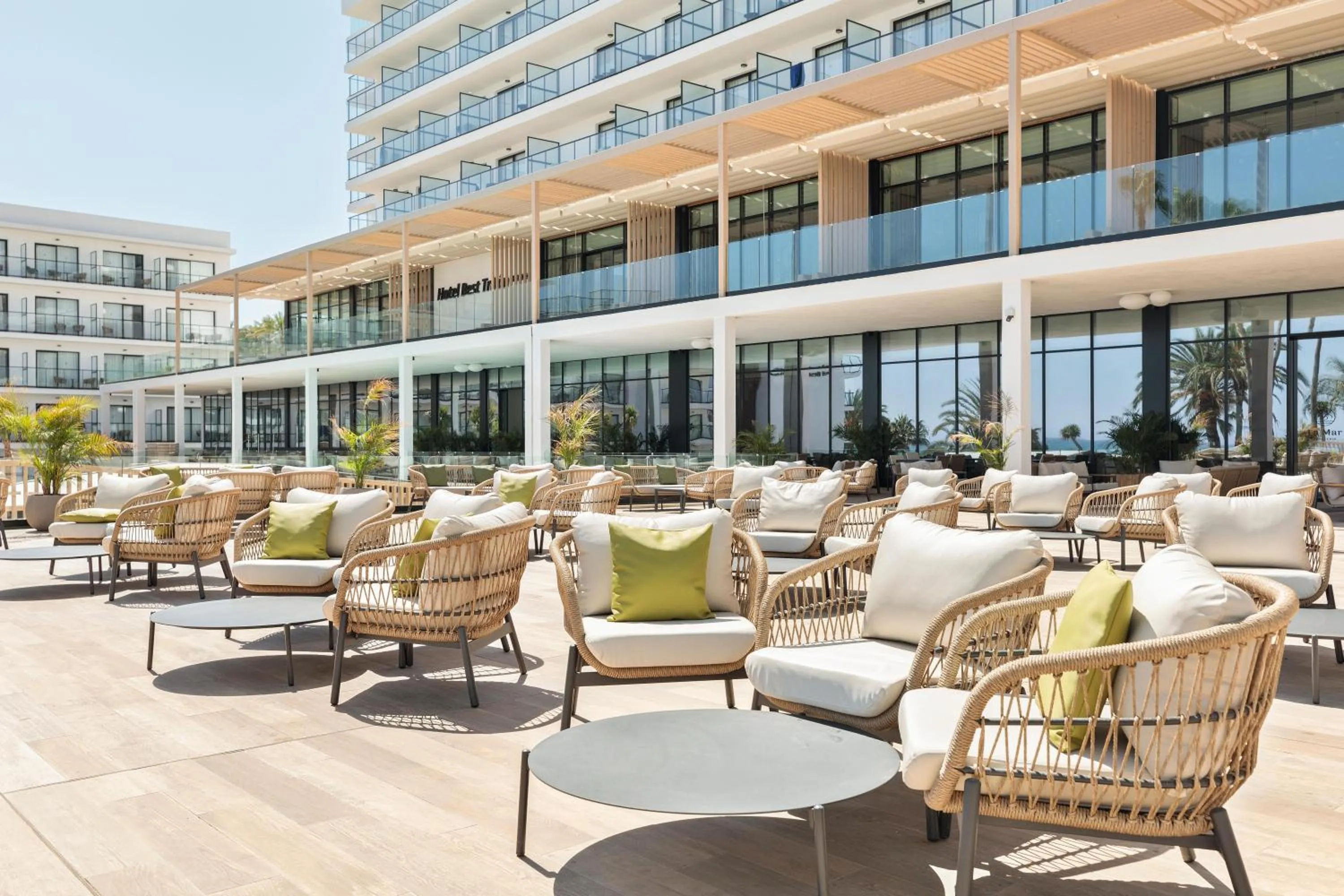 Lounge or bar in Hotel Best Triton