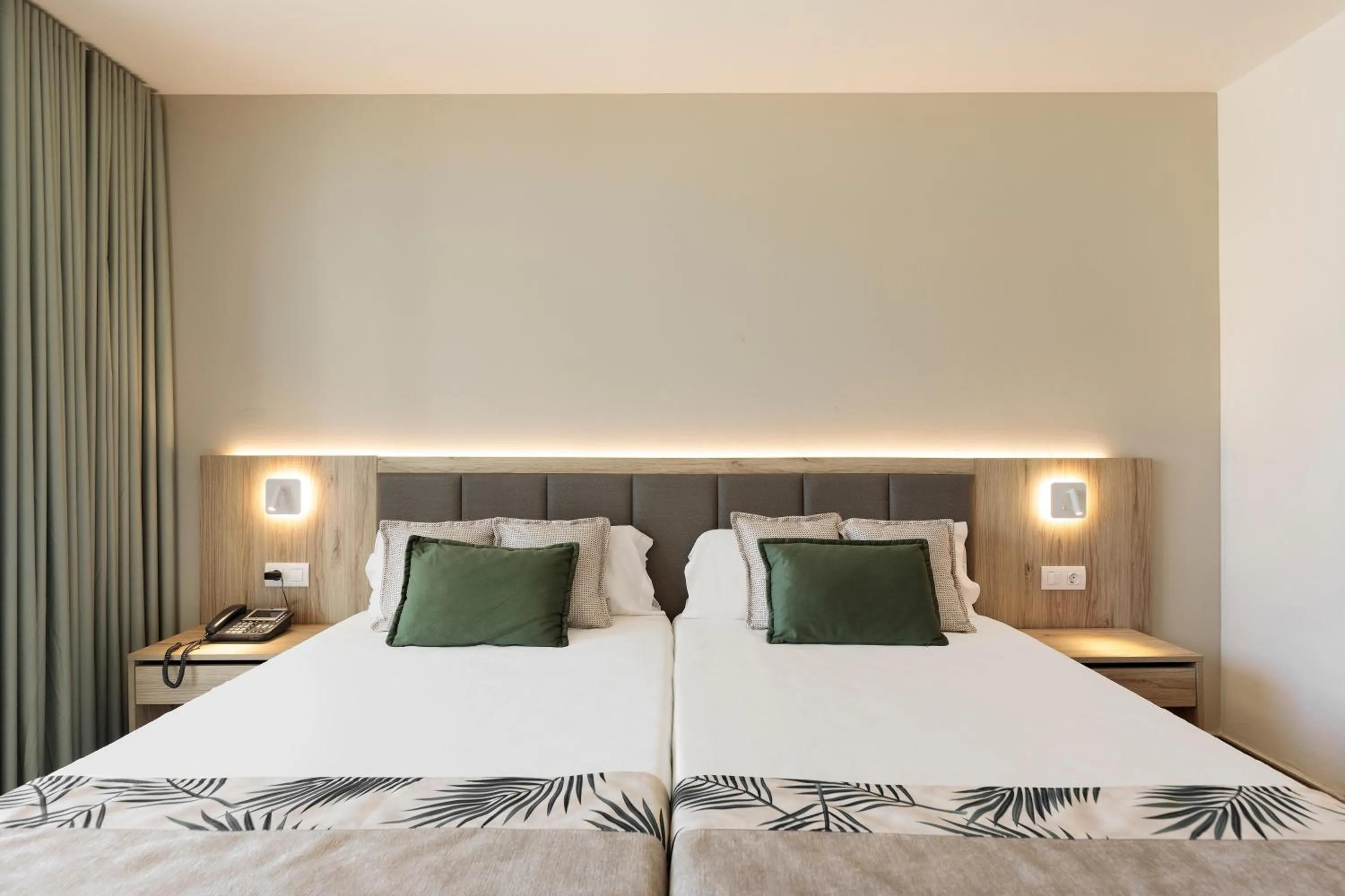 Photo of the whole room, Bed in Hotel Best Triton